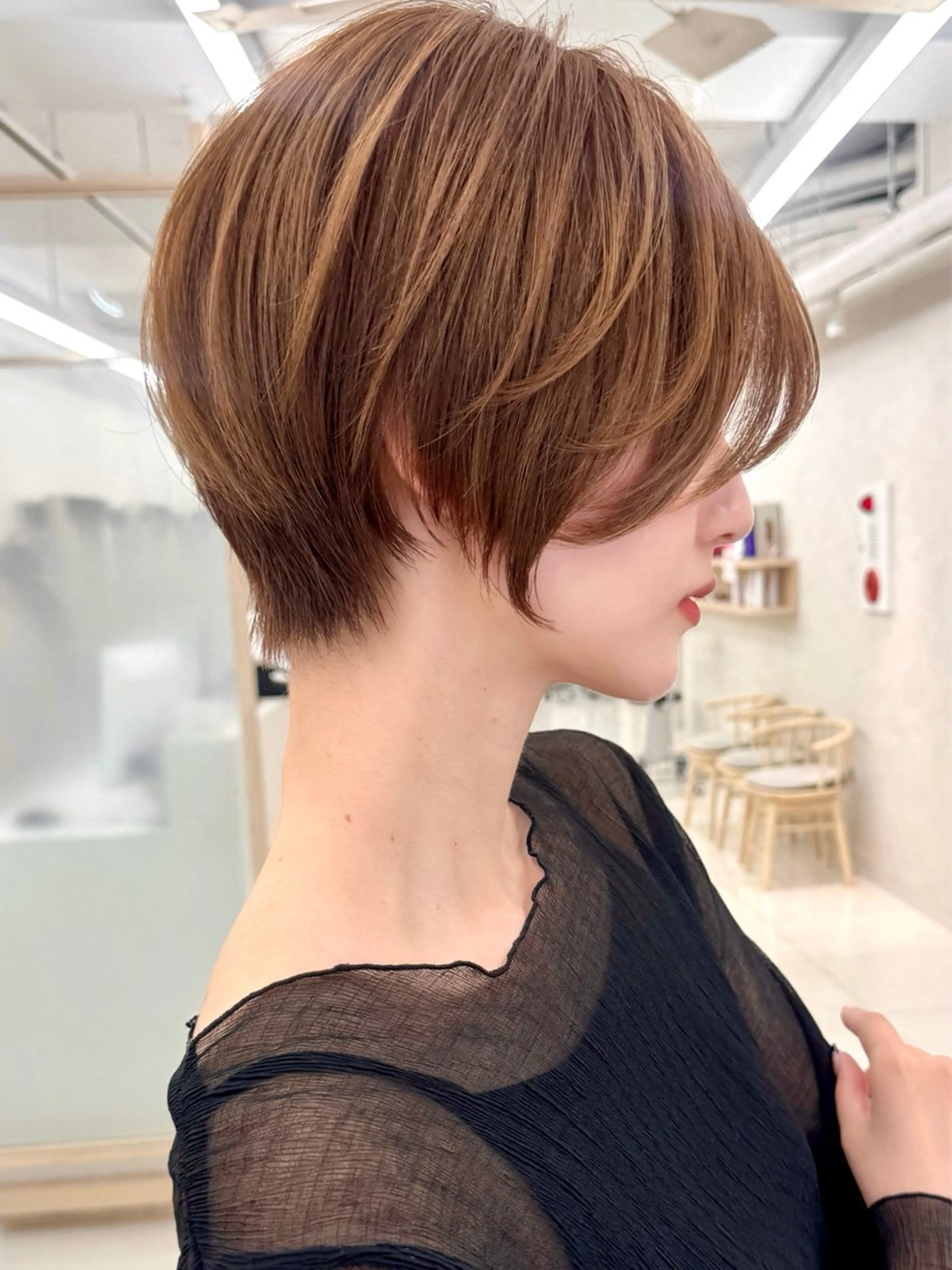 ショート カット 三鷹で1番ショート ボブをカットする新谷のヘアスタイル