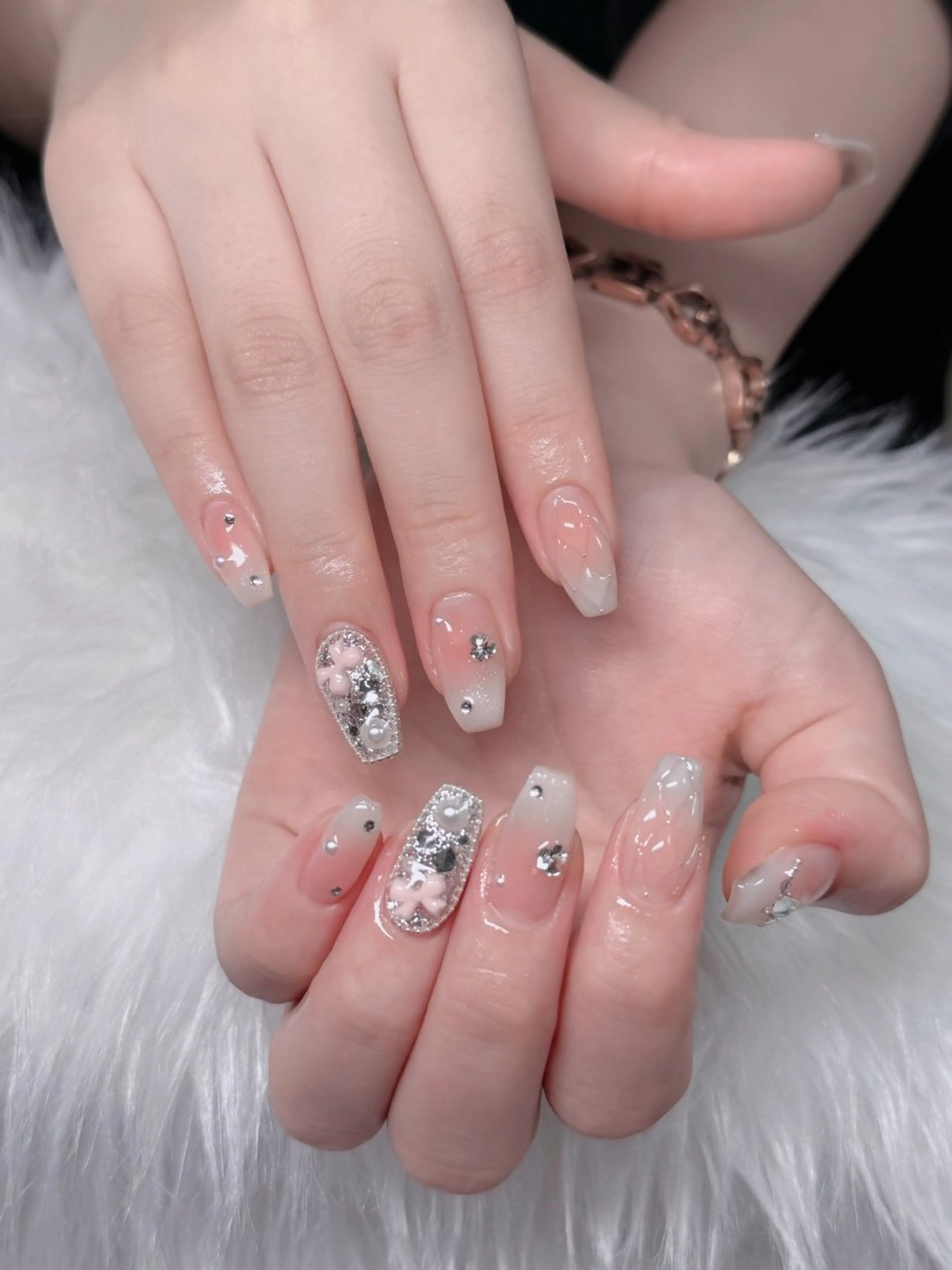 ネイル オーロラネイル フレンチネイル ジェルネイル ハロウィン キラキラネイル H.baby Nail Salonのネイルデザイン