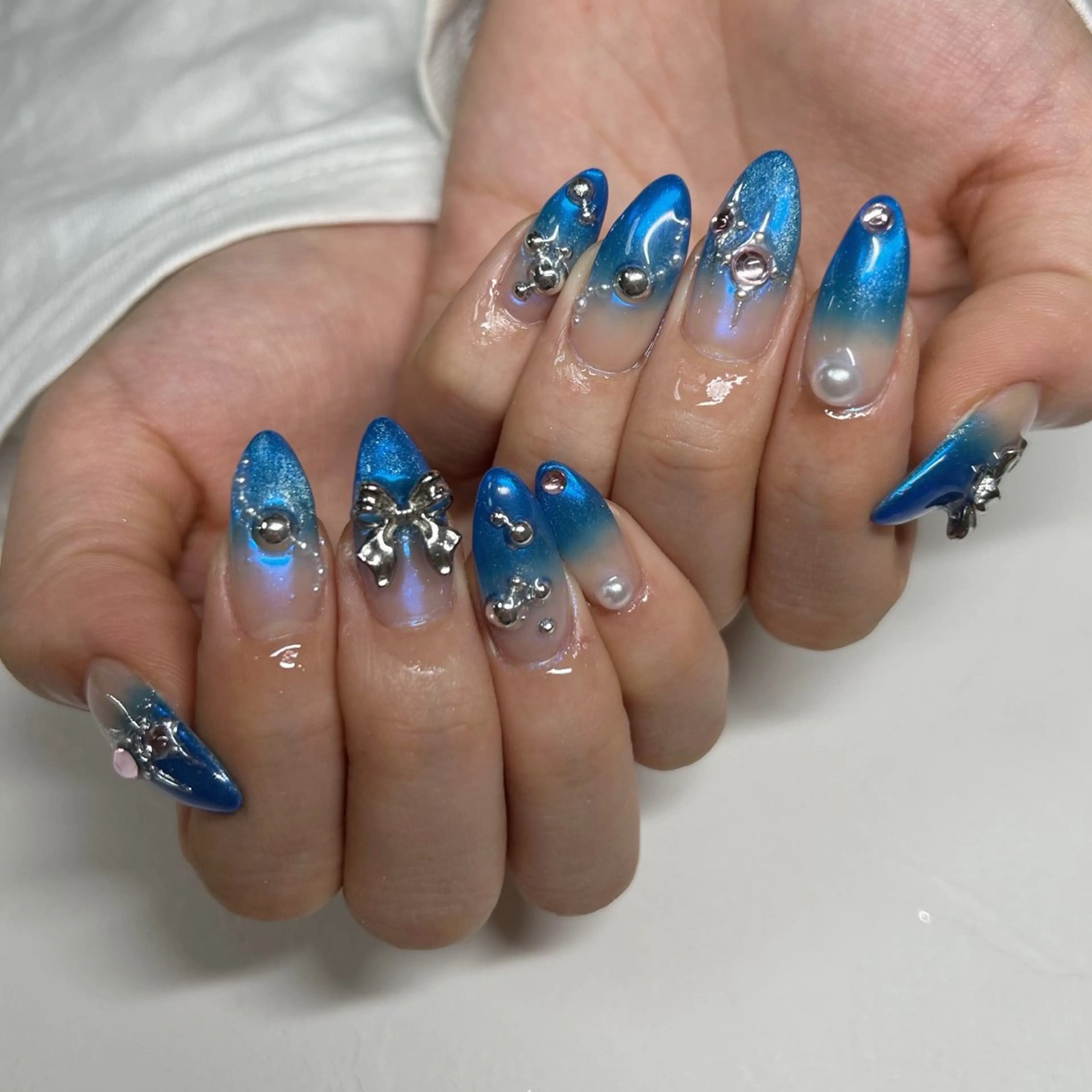 ネイル ブルー グラデーション リボン ハンドネイル 川端 京香のネイルデザイン