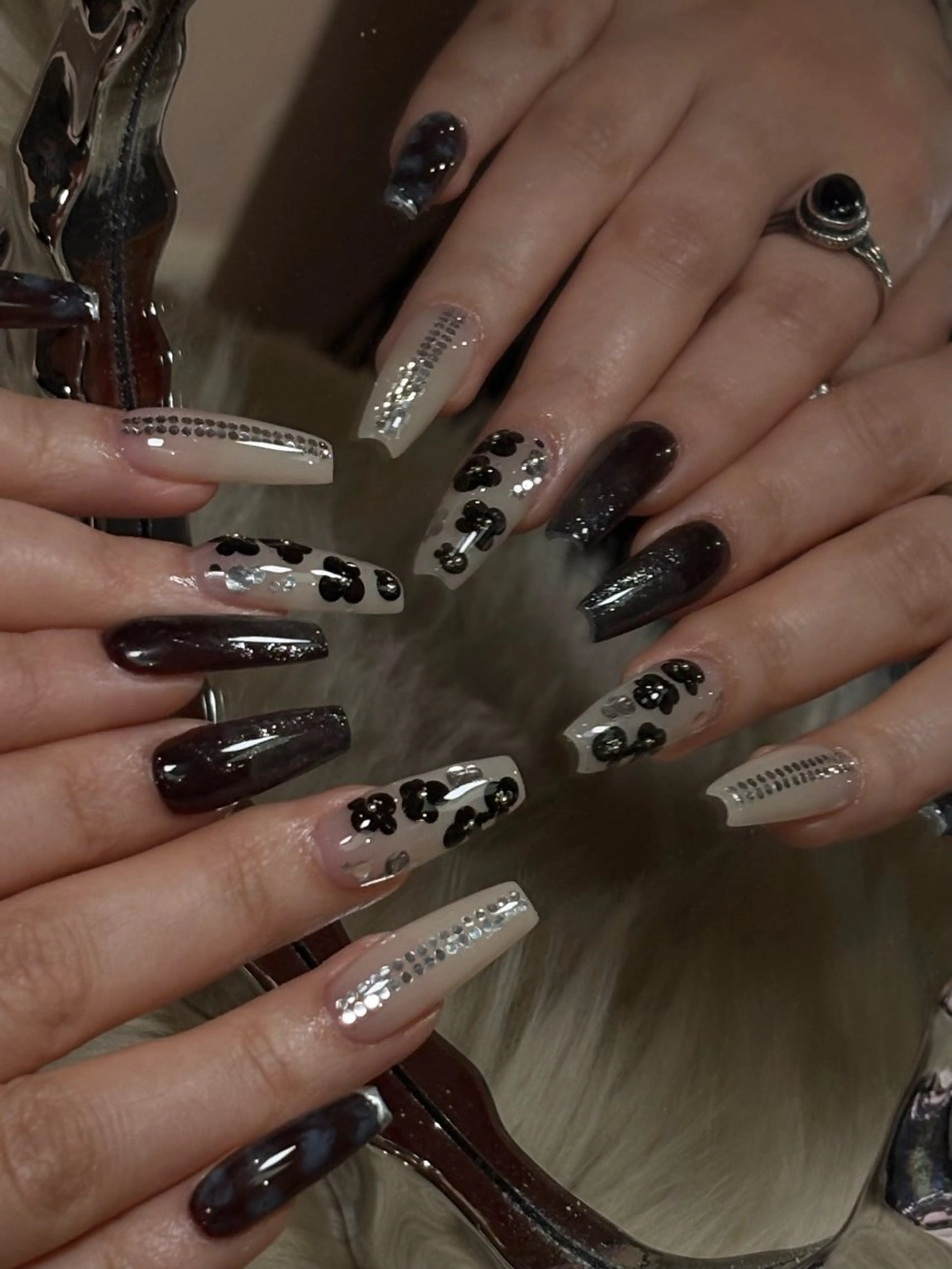 ネイル ハンドネイル Dark honey スカルプ専門原宿店のネイルデザイン