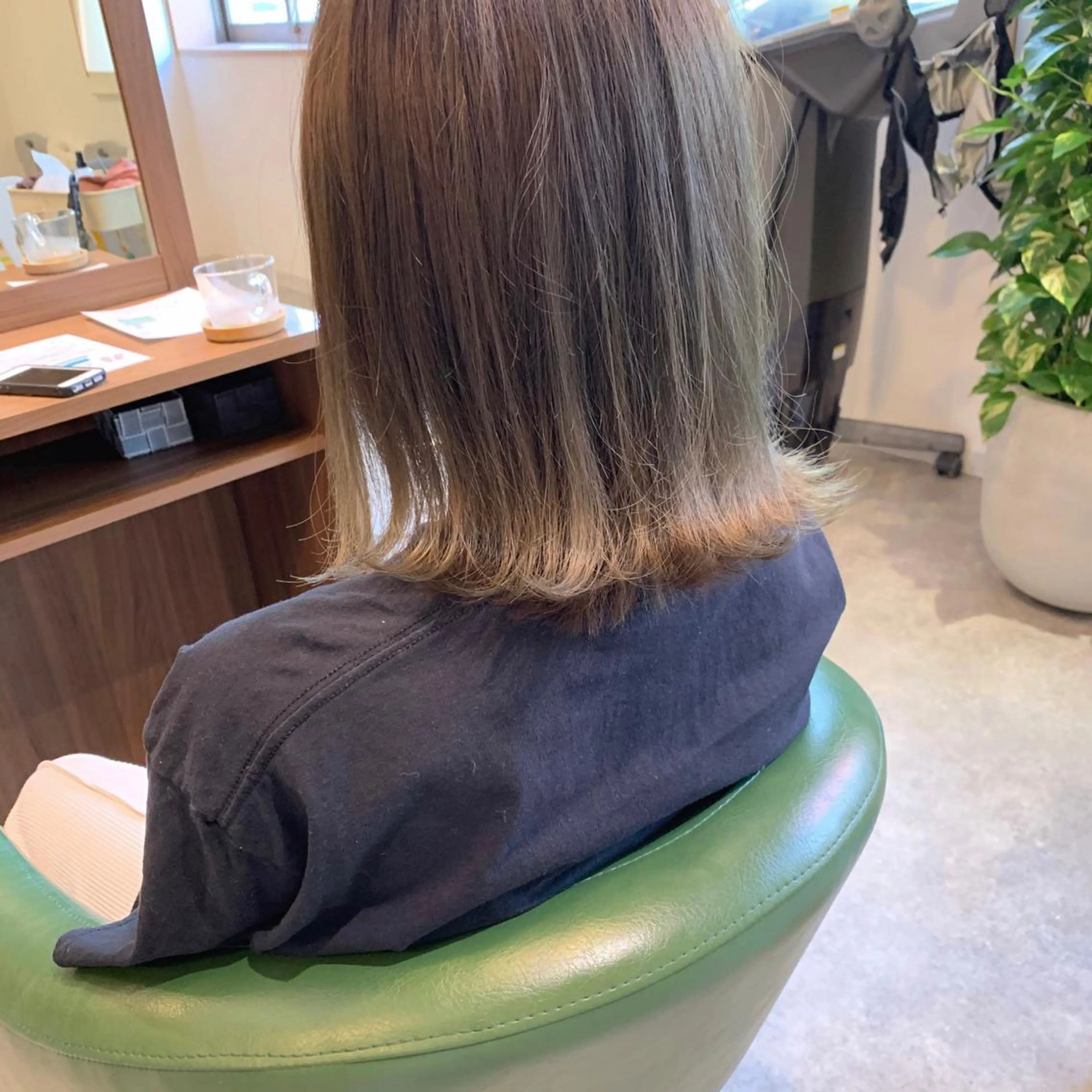 ショート カラー ベージュカラー 透明感カラー オリーブベージュ 清水 亮太／赤み消しカラーのヘアスタイル