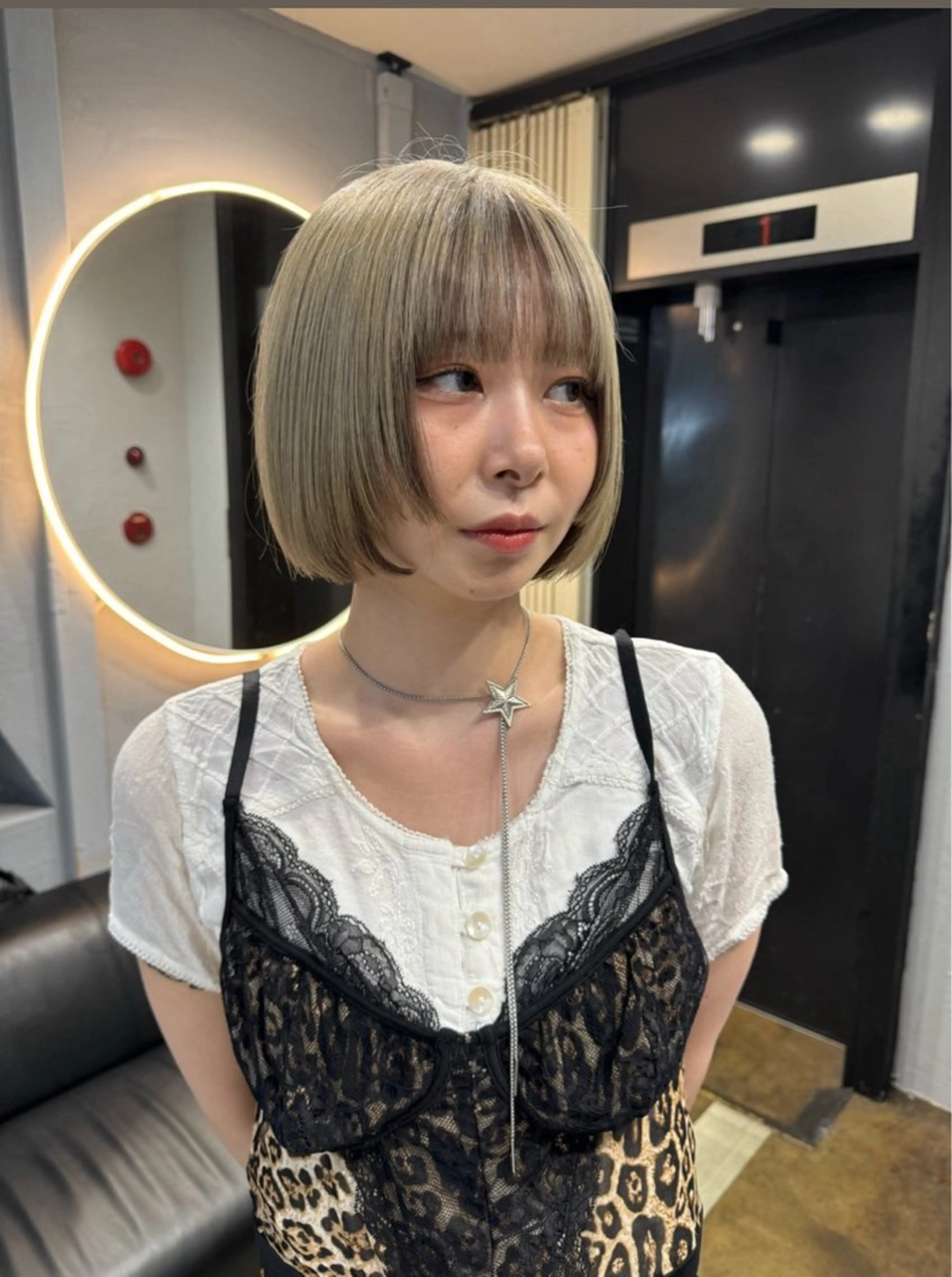 ショート カラー 黒髪 dao/ミルクティー /ブラウン/ブロンドのヘアスタイル