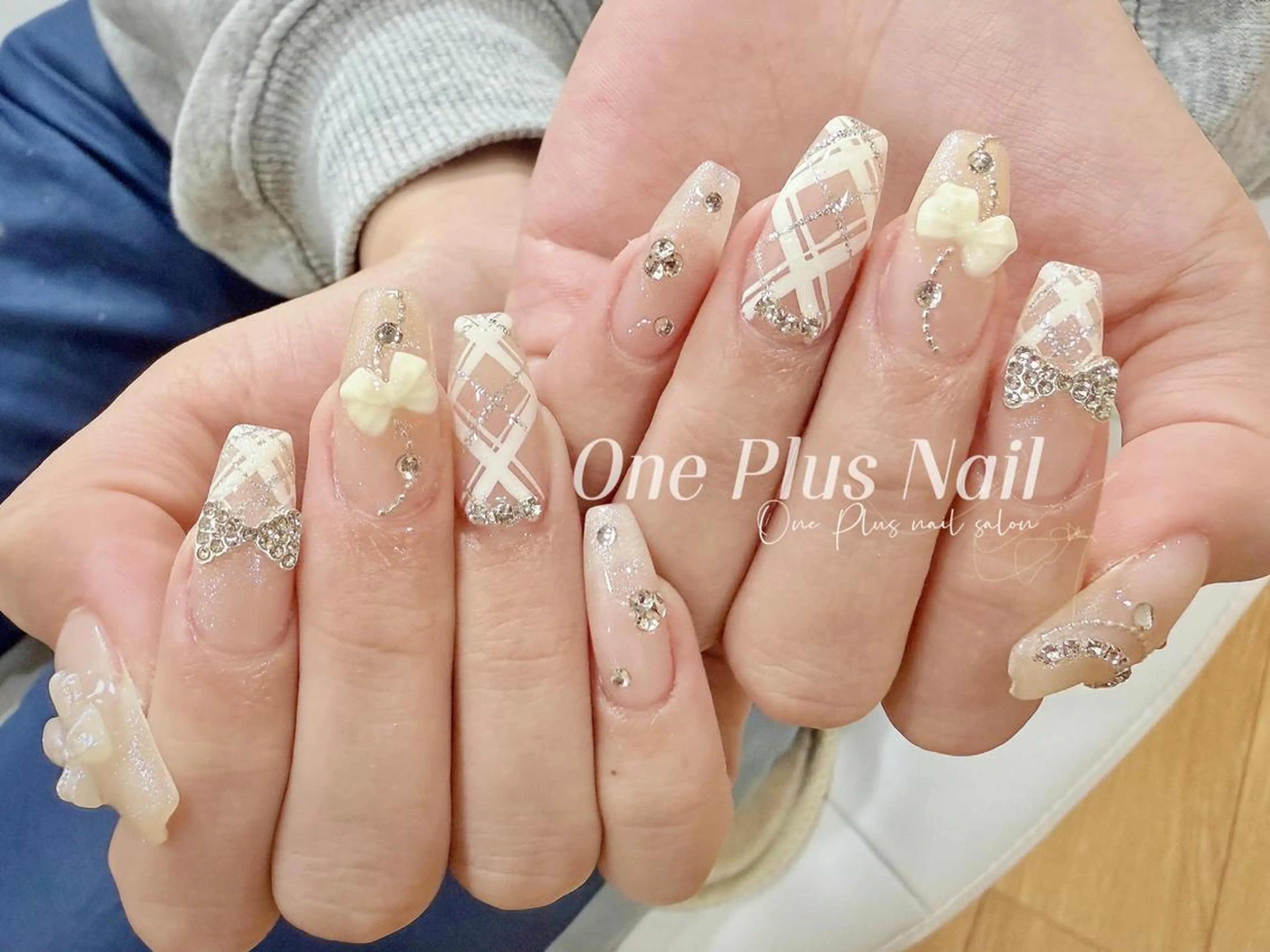 ネイル チークネイル ハート キラキラネイル 持ち込み 春ネイル One Plus Nail Salonのネイルデザイン