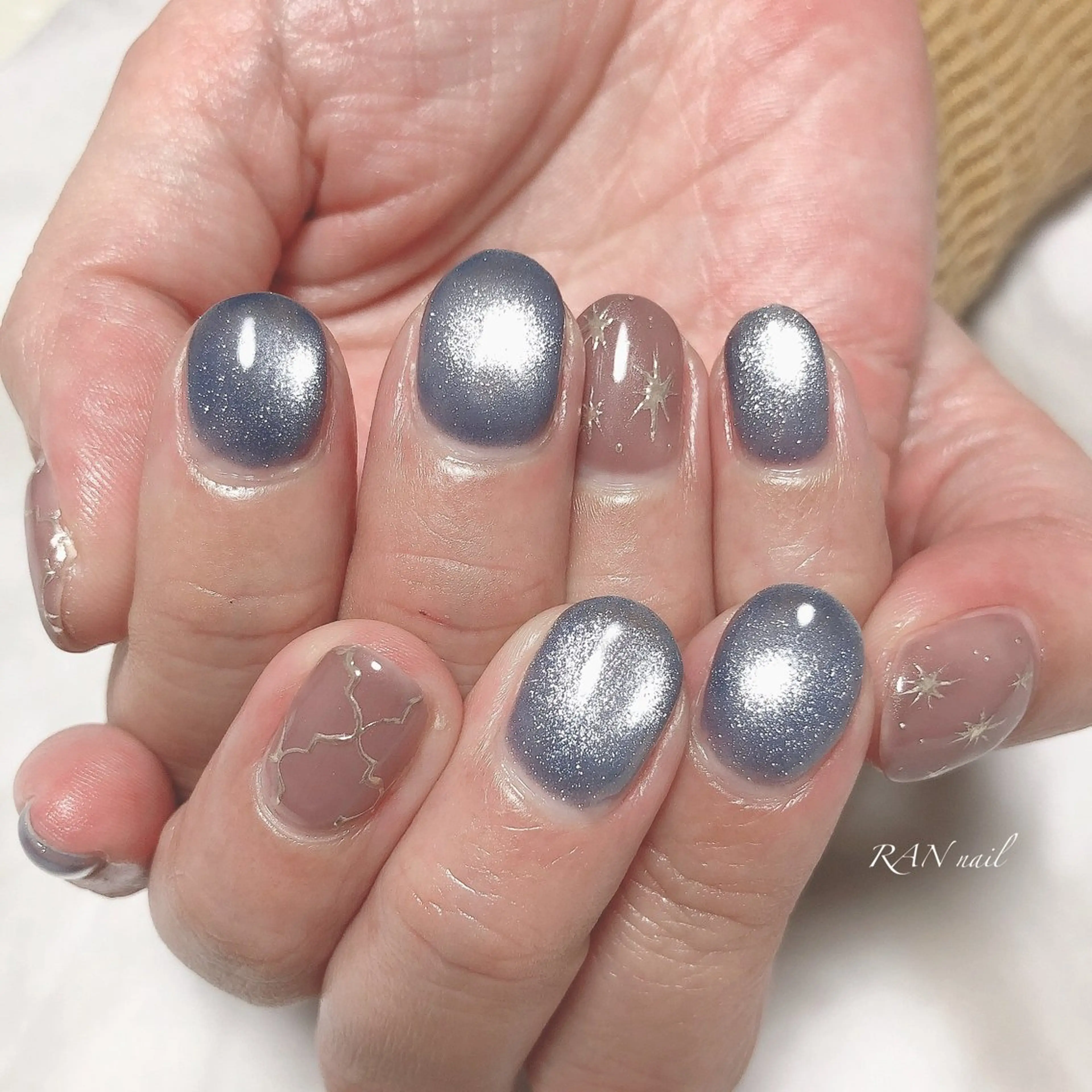 ネイル 成人式 ゴールド キラキラネイル マグネットネイル ミラーネイル RAN nailのネイルデザイン