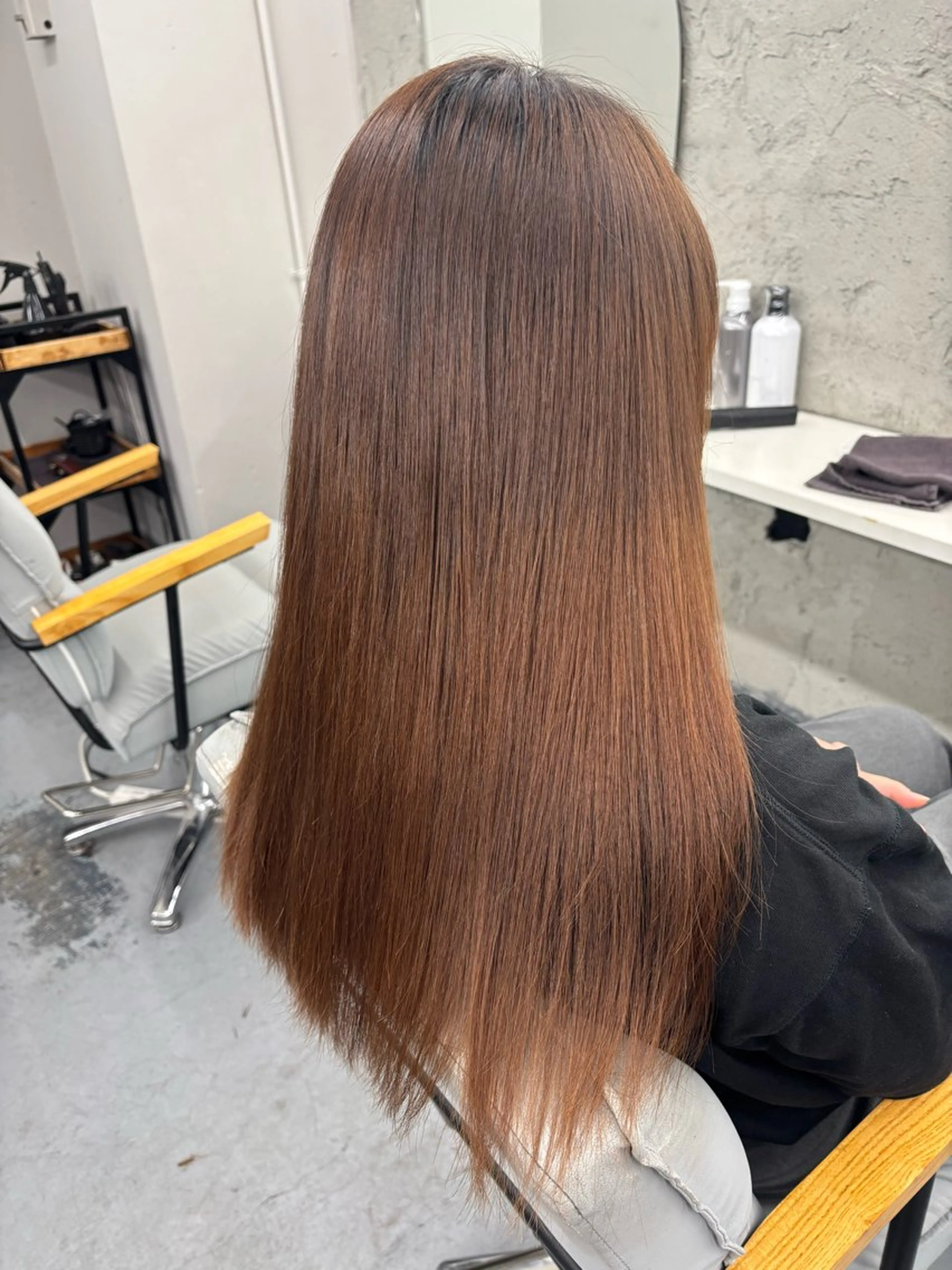 ロング 腰越 麻奈のヘアスタイル