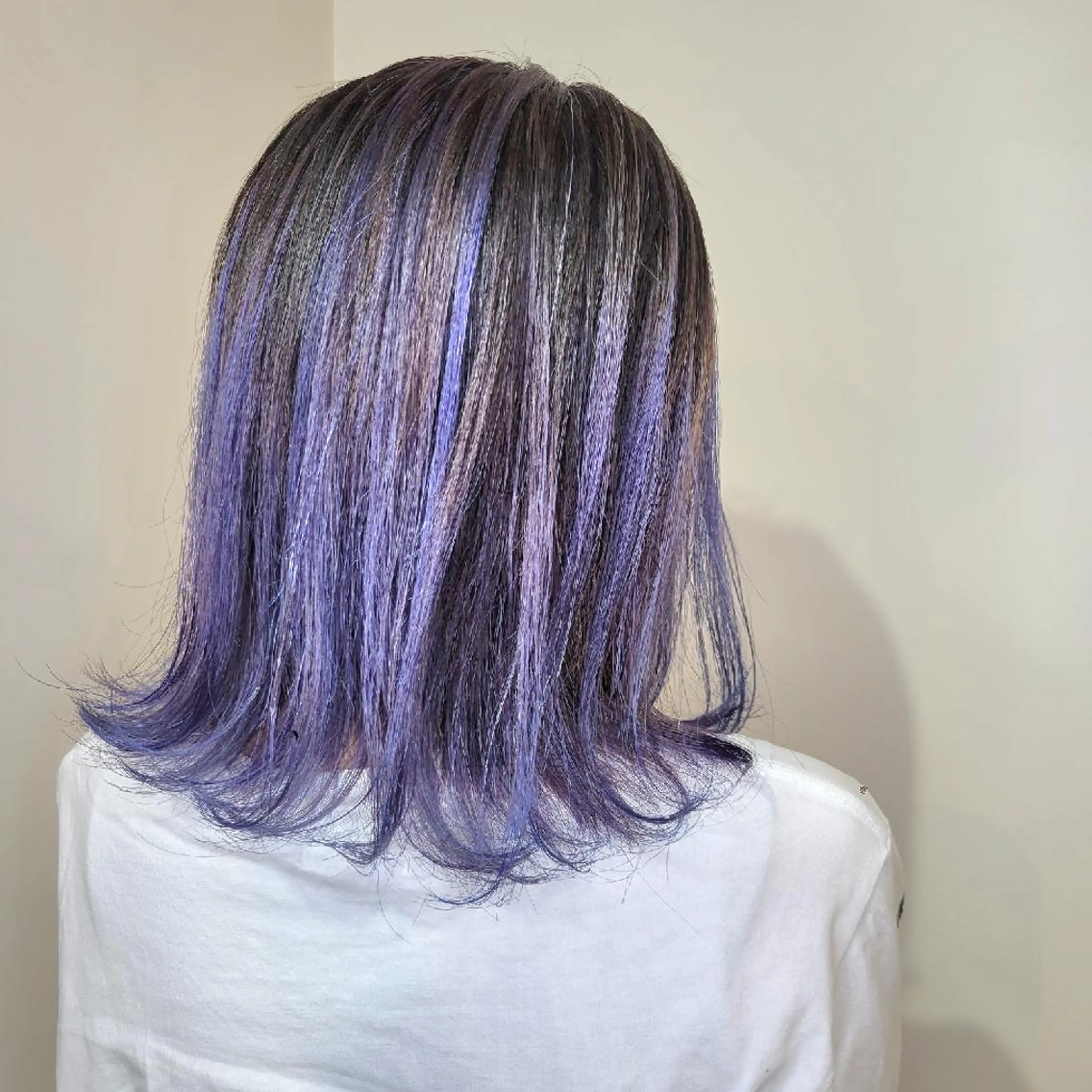 ミディアム アッシュ レイヤーカット カット ヘアカラー トリートメント 🇰🇷透明感×ハイ トーン🌟tomoのヘアスタイル