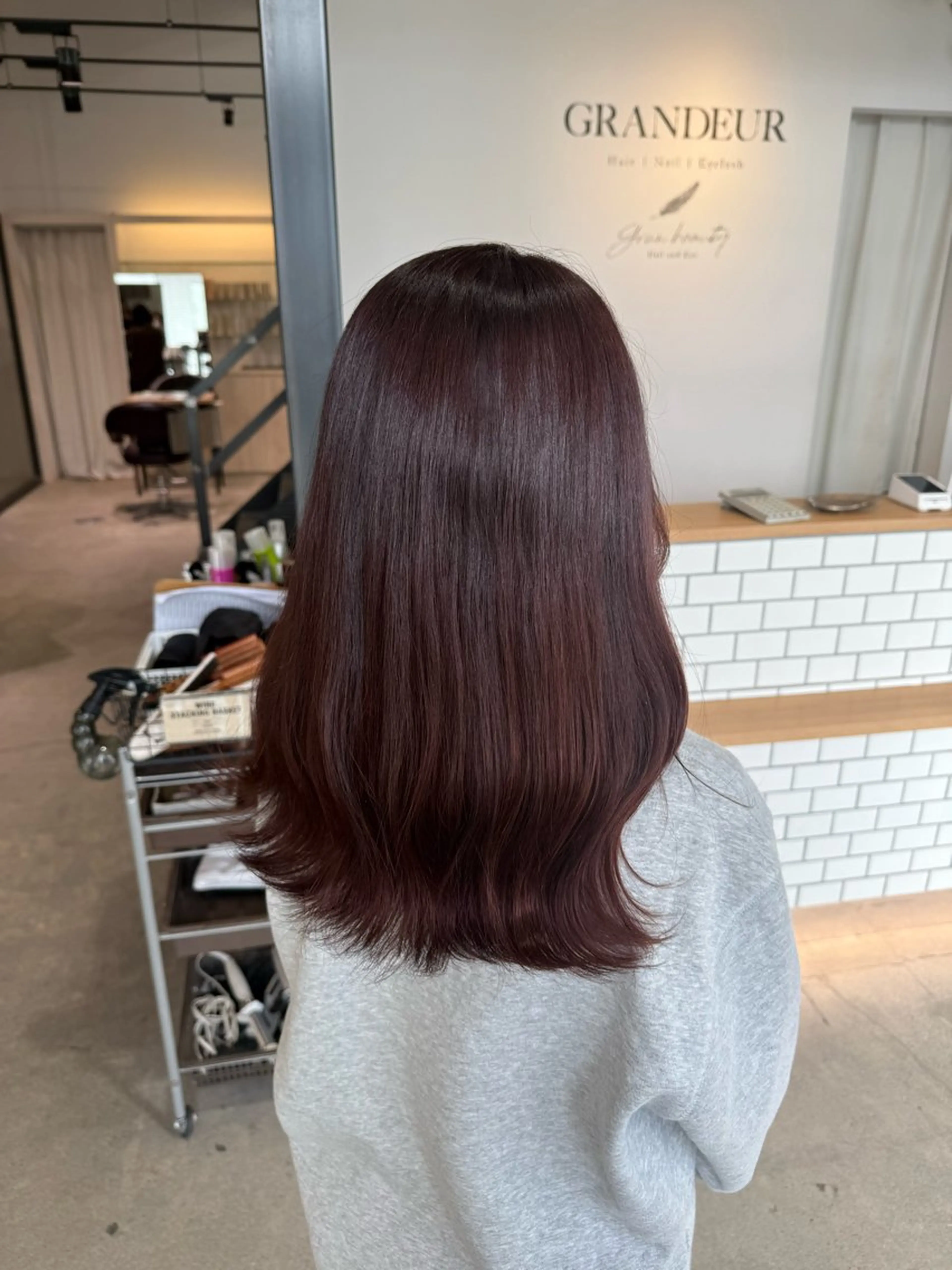 ロング カラー レッドカラー 片山 実莉のヘアスタイル