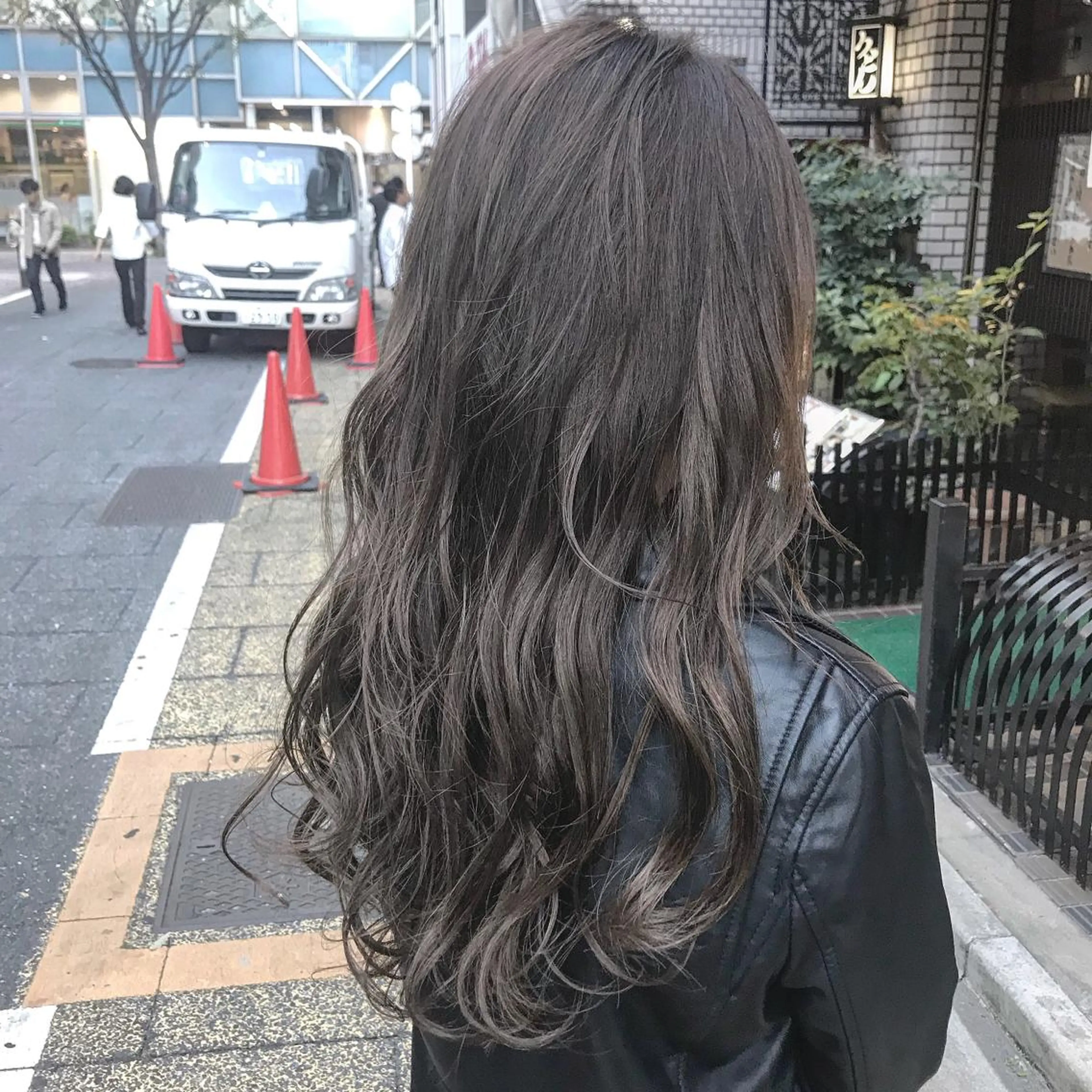 カラー フォギーグレージュ グレージュ ハイライトカラー HIRO. ★のヘアスタイル