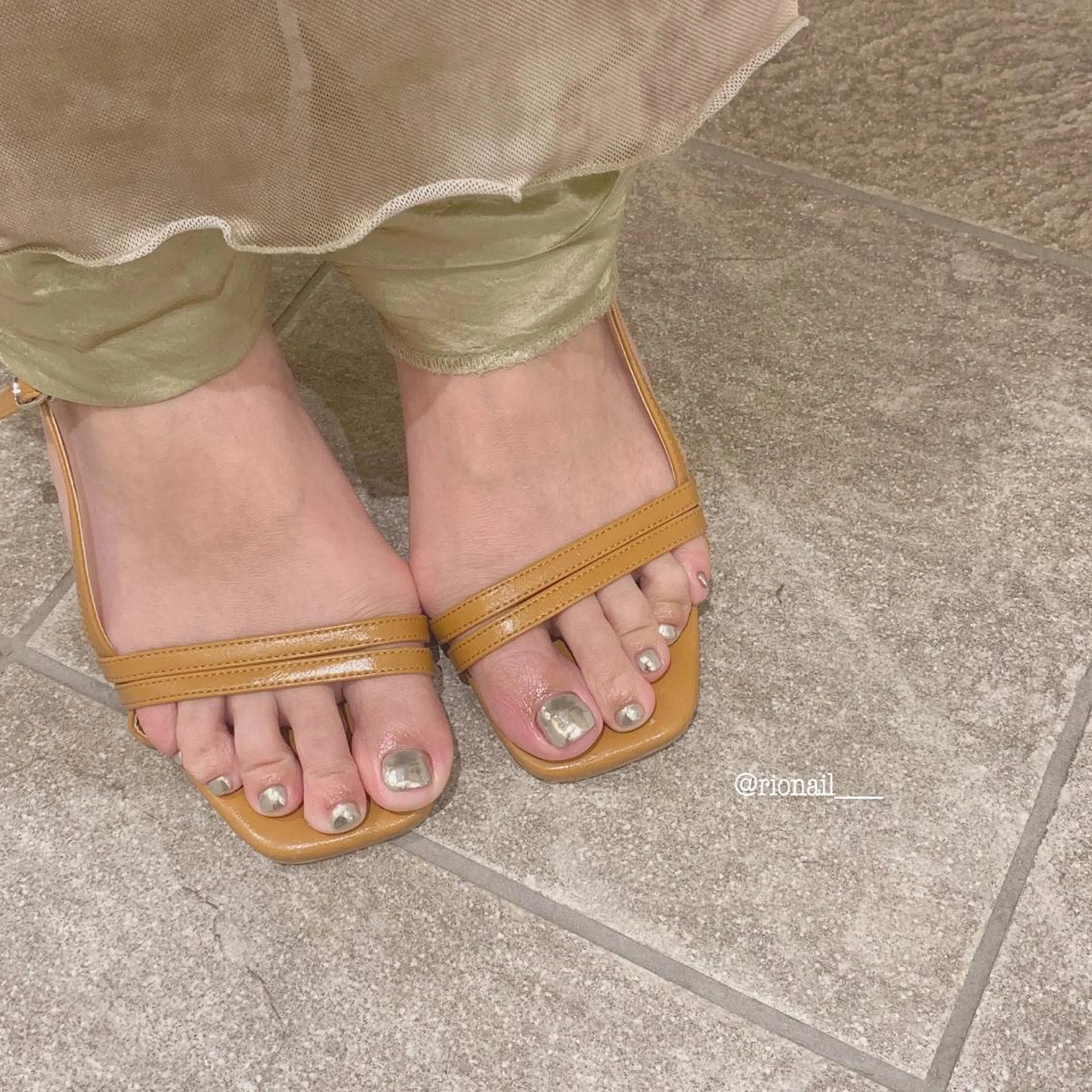 ネイル フットネイル フットネイル 𝘙𝘪𝘰𝘯𝘢 ...🕯🤍のネイルデザイン