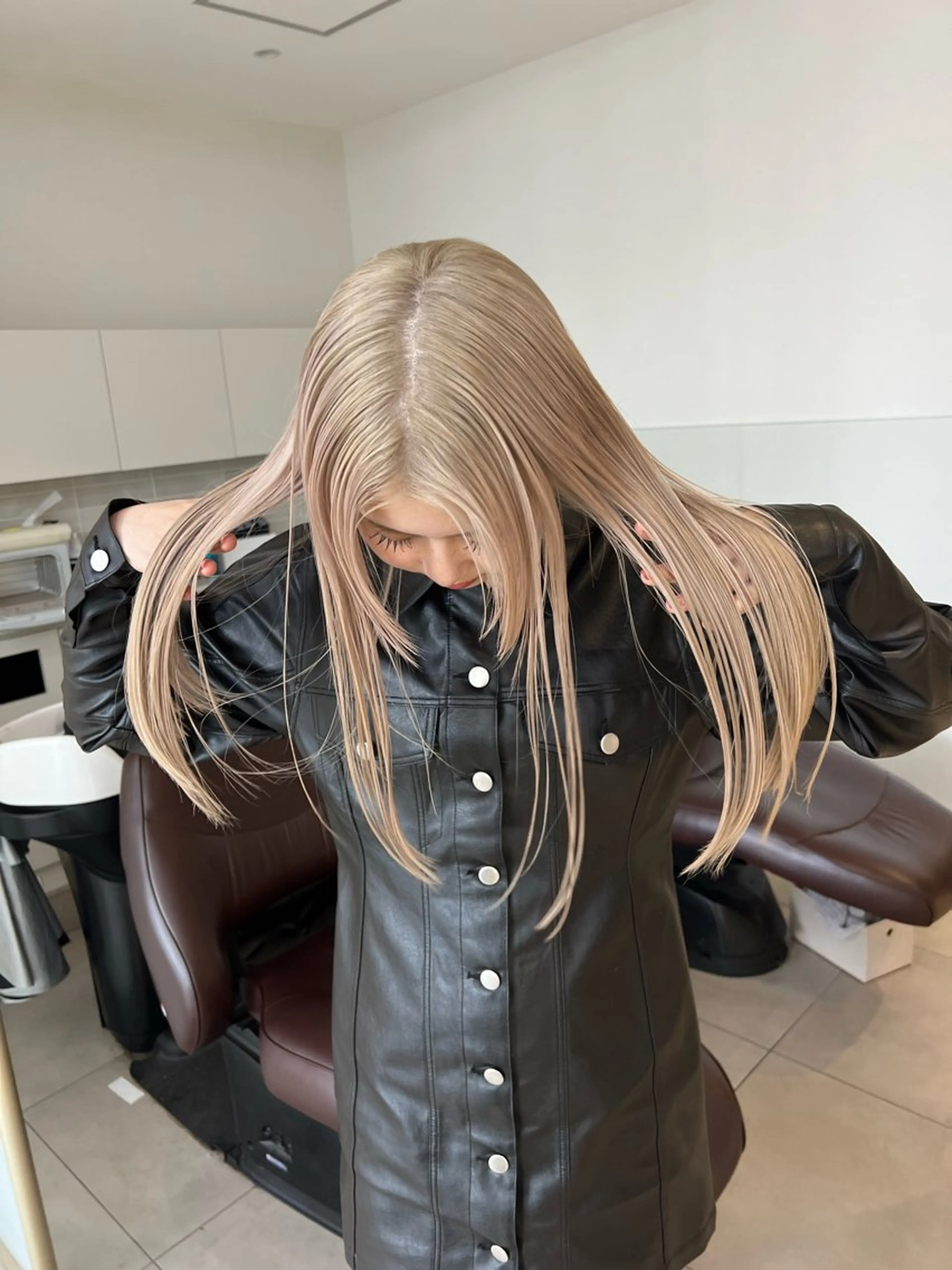 ロング カラー アッシュ アッシュブラウン ブリーチ ブラウンカラー ケアブリーチ ヘアカラー トリートメント ヘアセット レイヤー専門家 ダブルカラー修のヘアスタイル