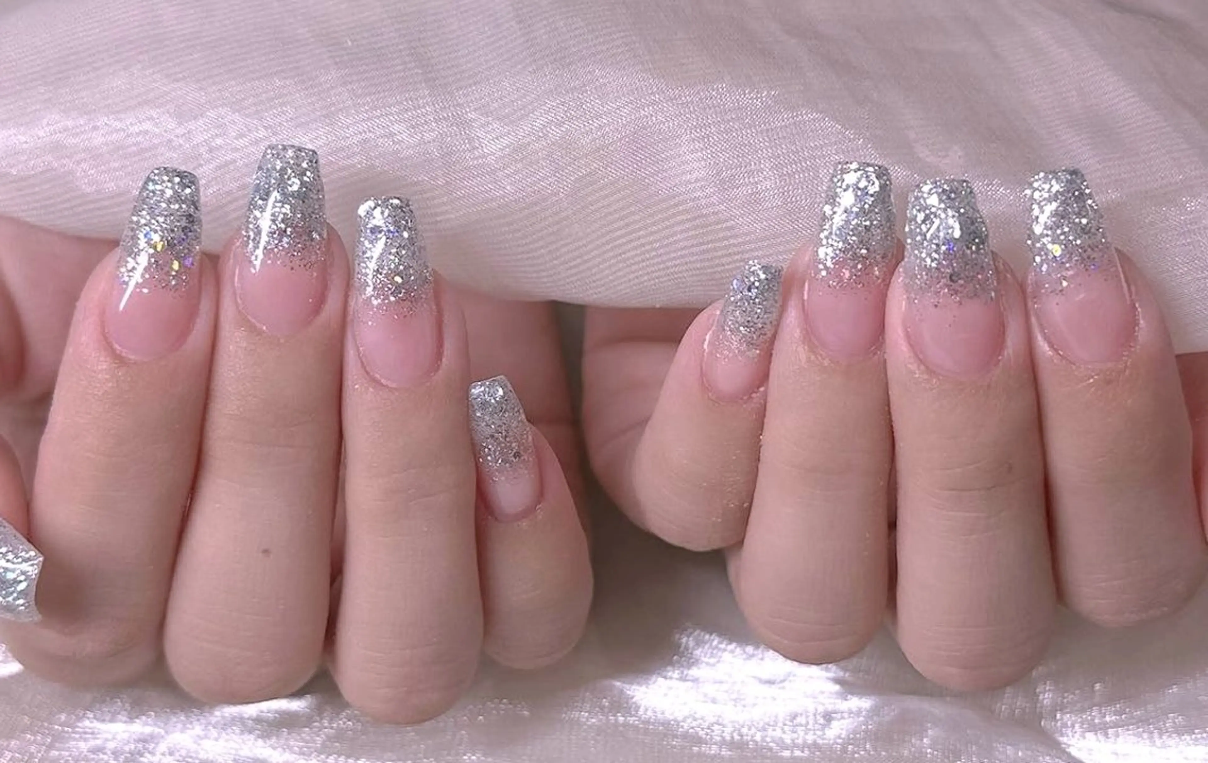 ネイル ブルー チークネイル フレンチネイル ハート ホログラムネイル ハンドネイル 美爪パラジェル導入店 Sunnilyのネイルデザイン