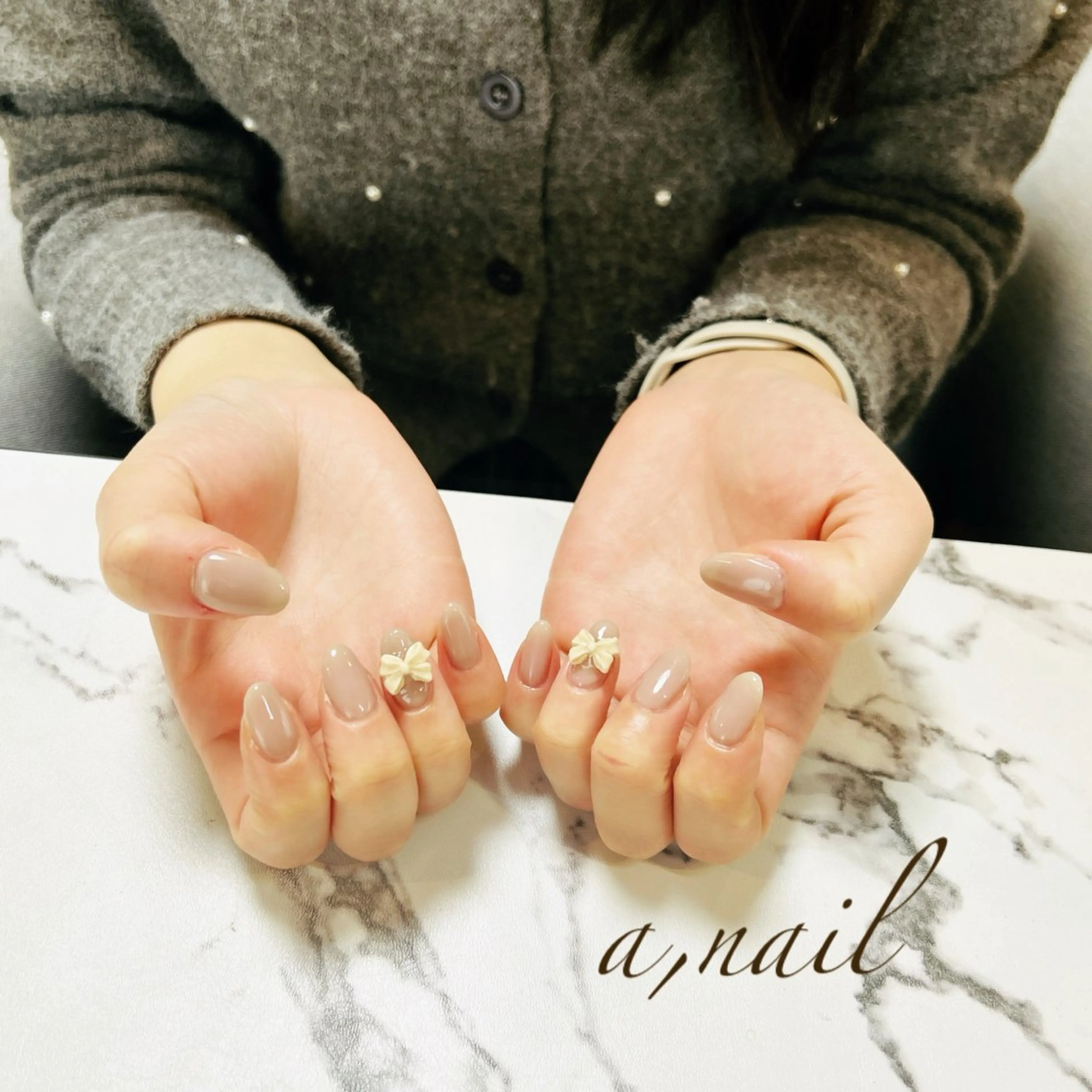 ネイル オフィスネイル リボン シンプルネイル ハンドネイル ネイルサロン エーネイルのネイルデザイン