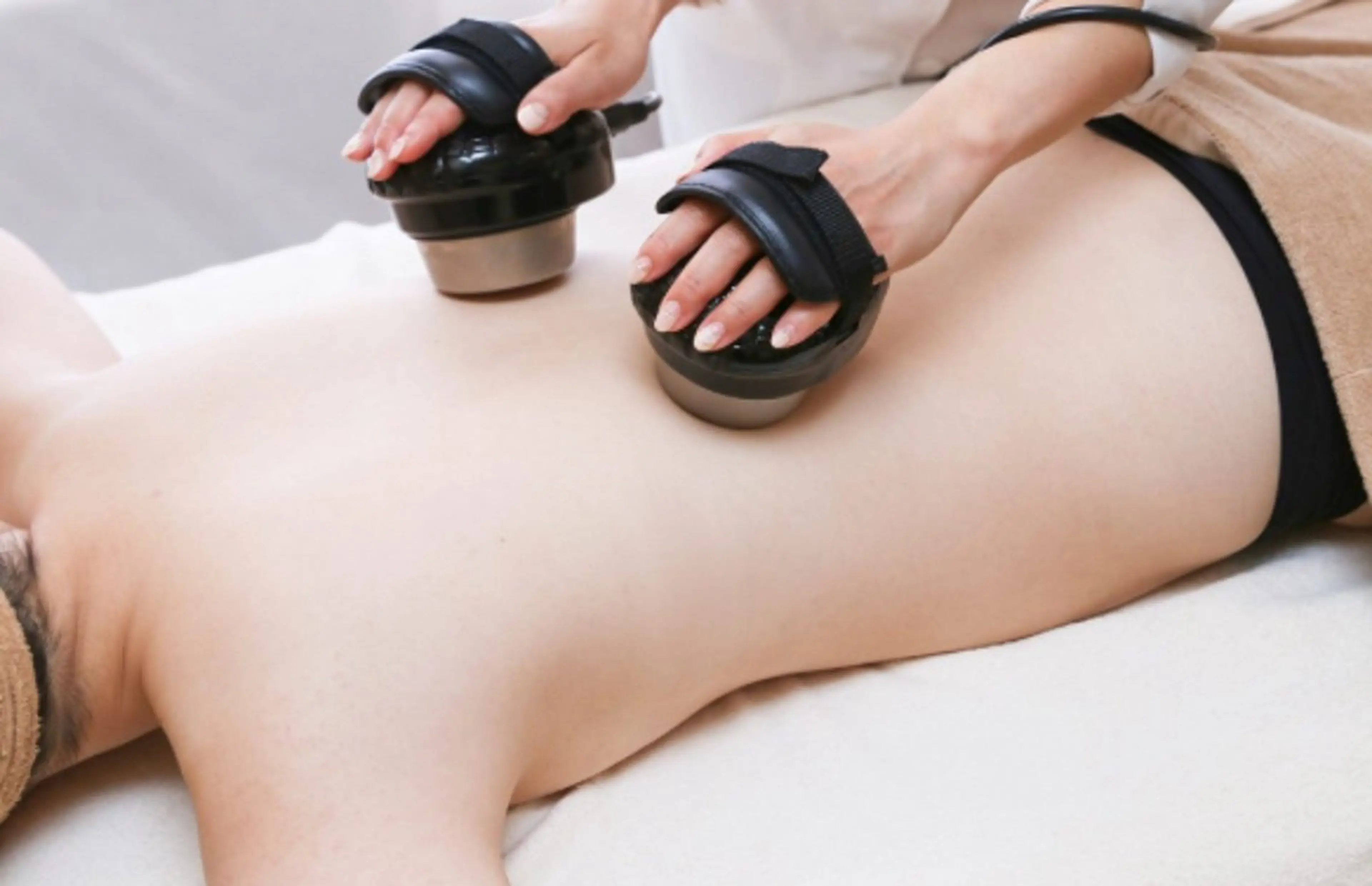 【痩身トリートメント　上半身】寝ているだけで筋トレ＆脂肪にアプローチ！キャビ×超音波×EMSのトリプル相乗効果！の写真