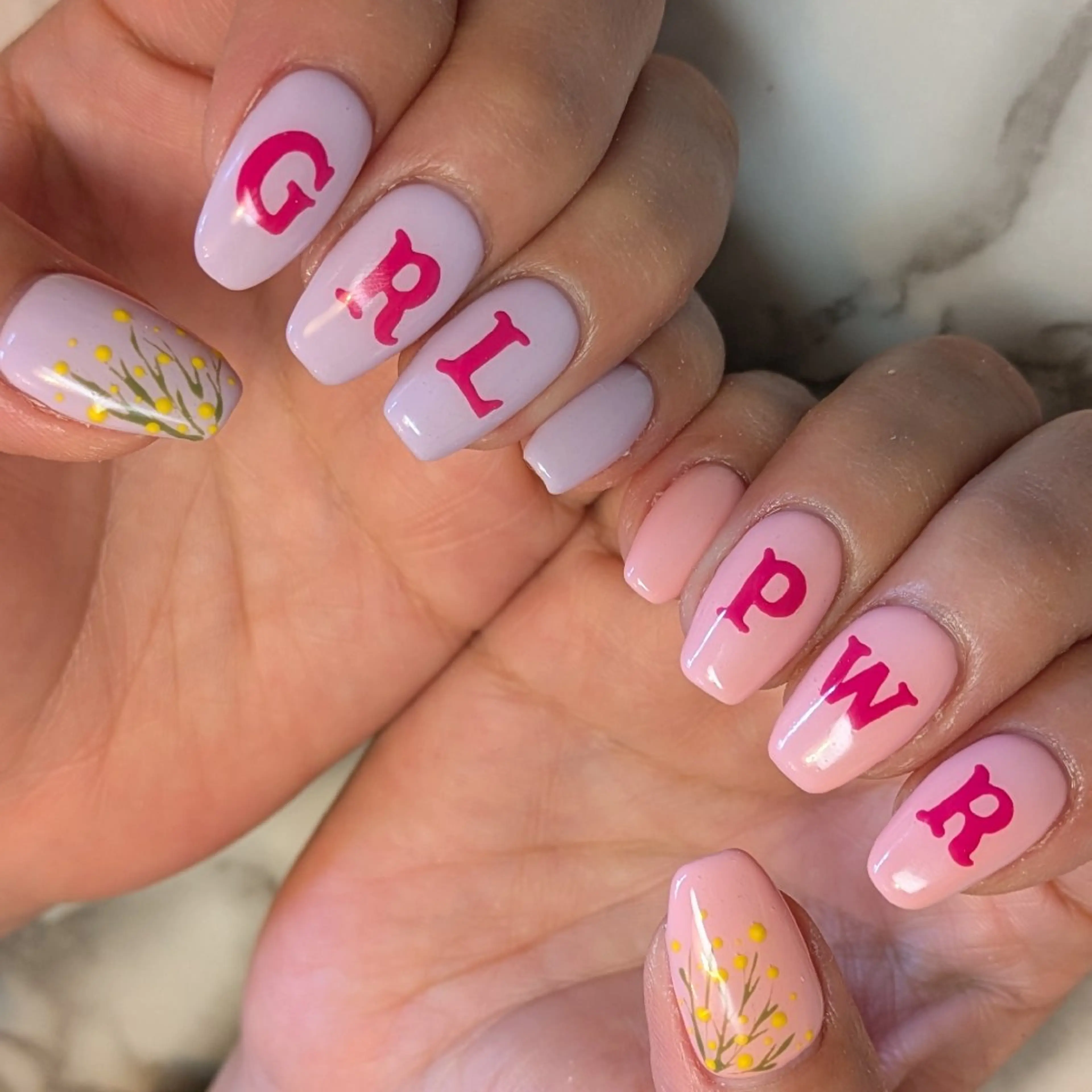 ネイル ジェヌインネイル 河内のネイルデザイン