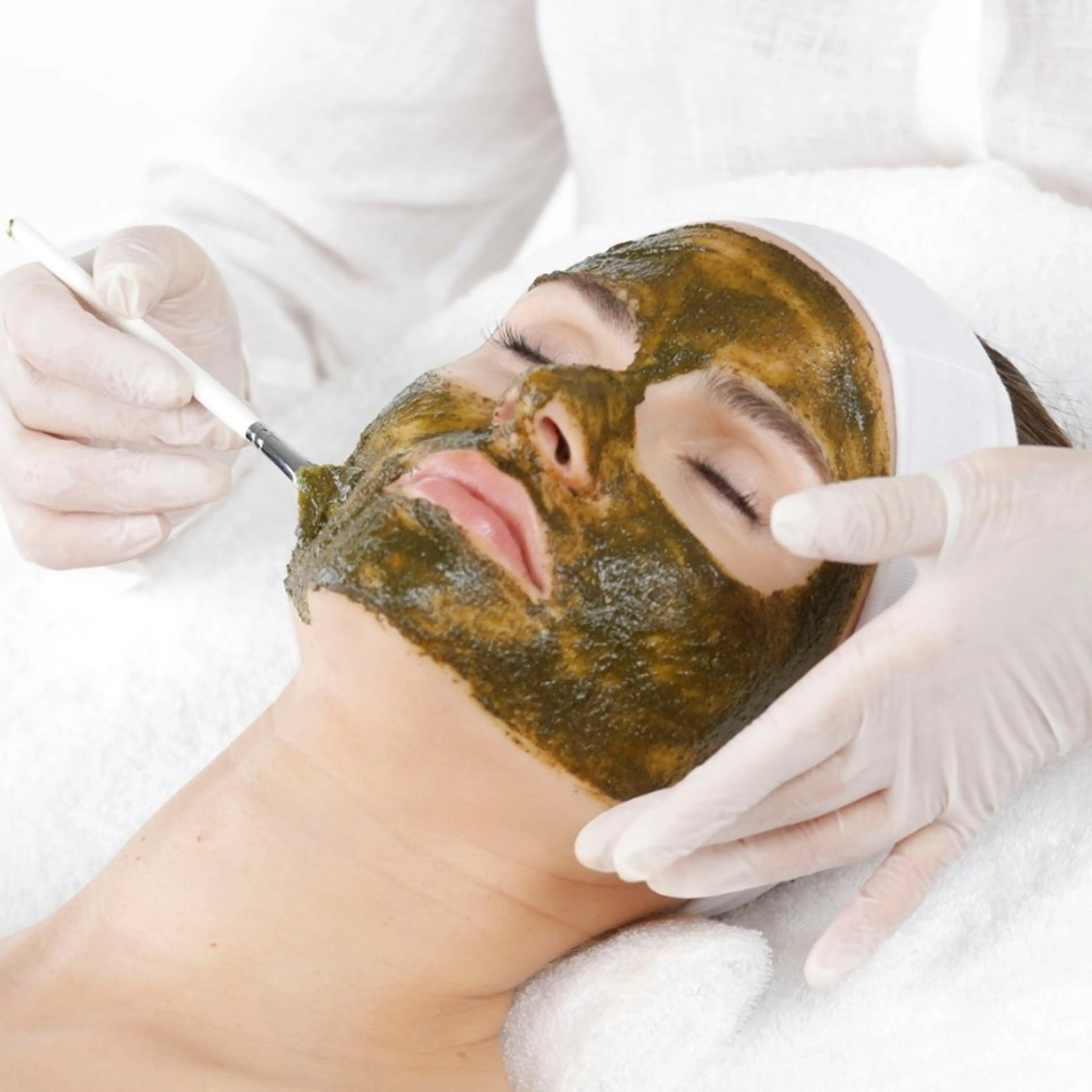 【レディース&メンズ】クリスティーナ【毛穴/ニキビ/むくみ】ハーブピーリングの写真