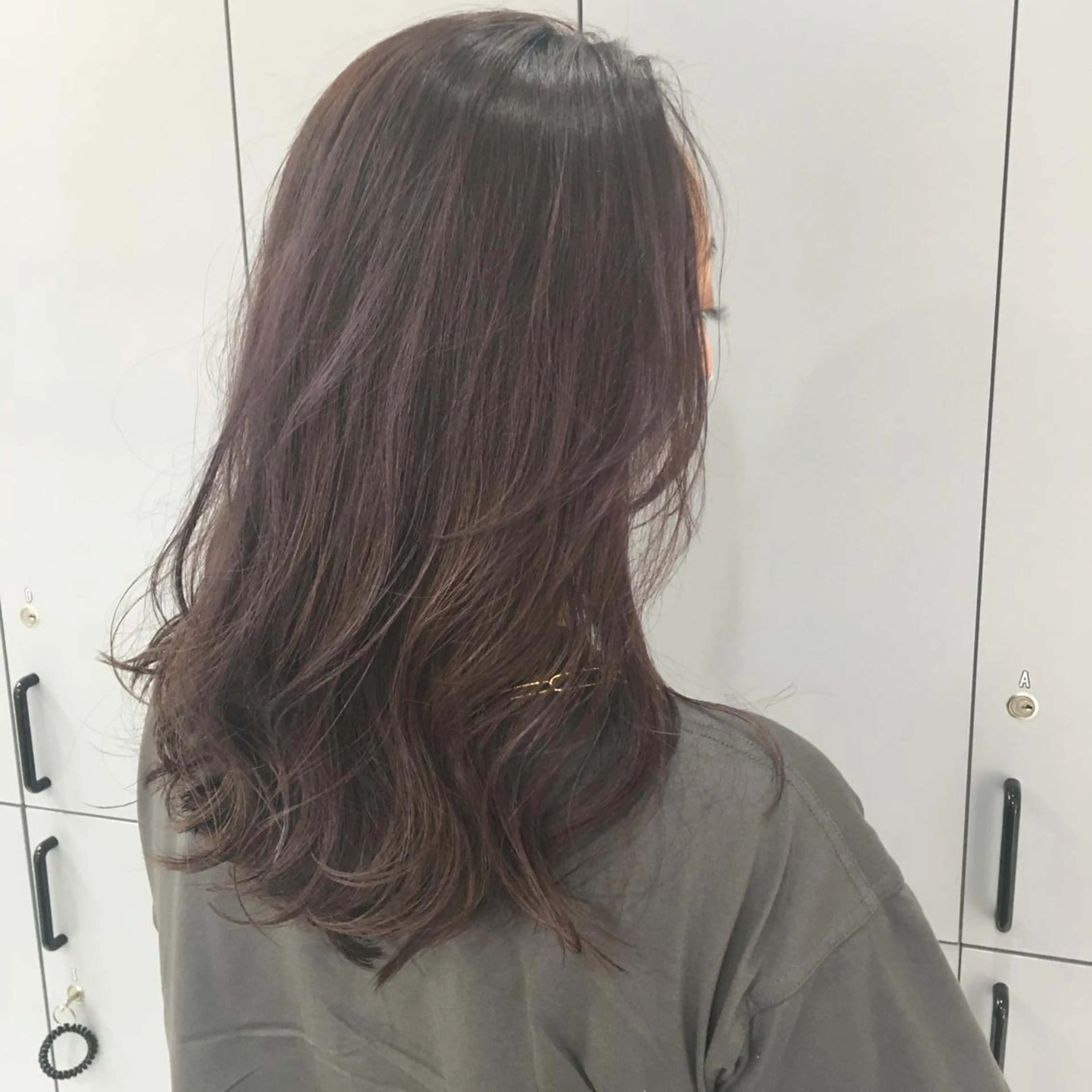 セミロング カラー ベージュカラー ラベンダーカラー ラベンダーベージュ カット ヘアカラー トリートメント 狩野 羅夢のヘアスタイル