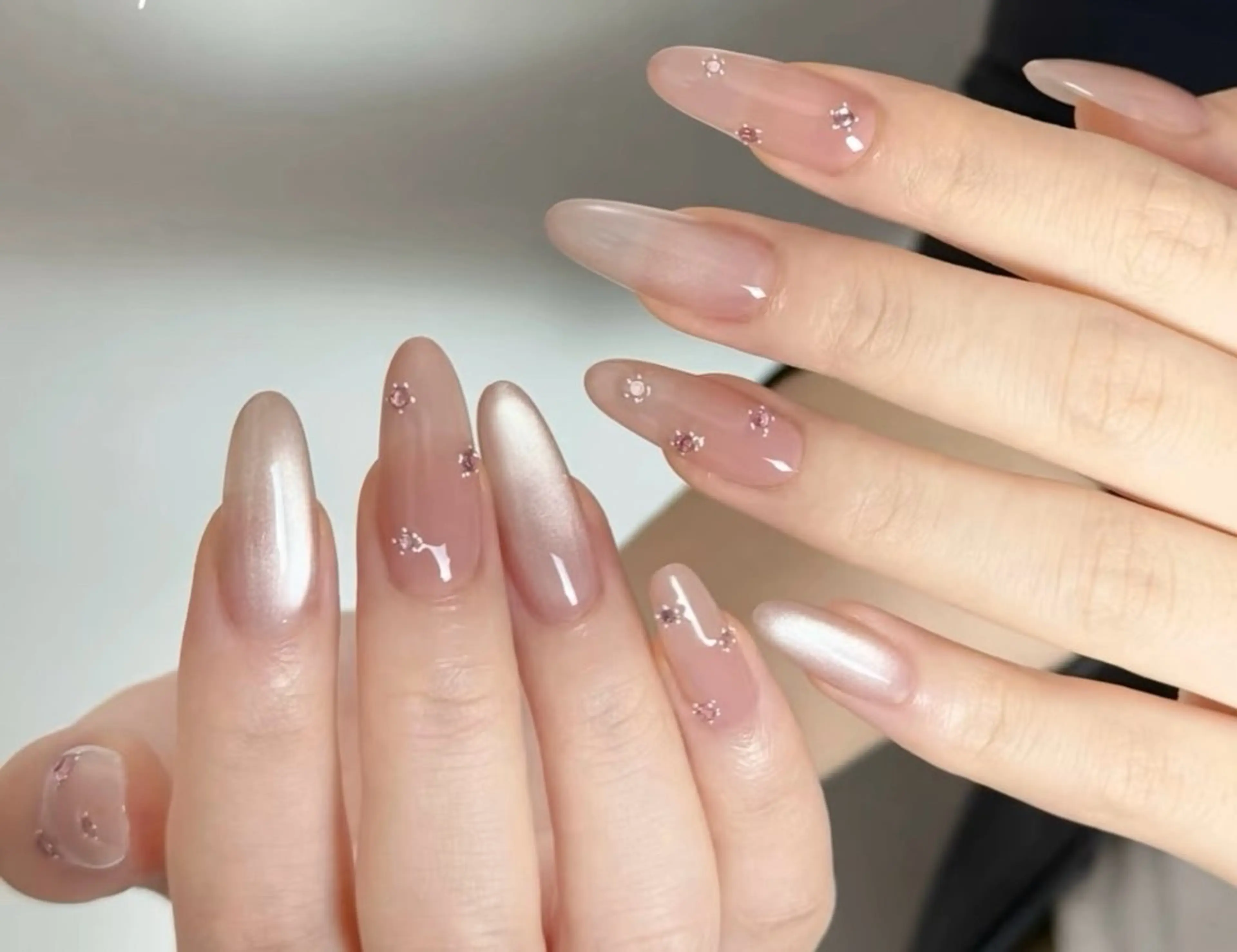 ネイル チークネイル 長さ出し フラワーネイル フレンチネイル ガーリー sun nail池袋 モデル募集のネイルデザイン