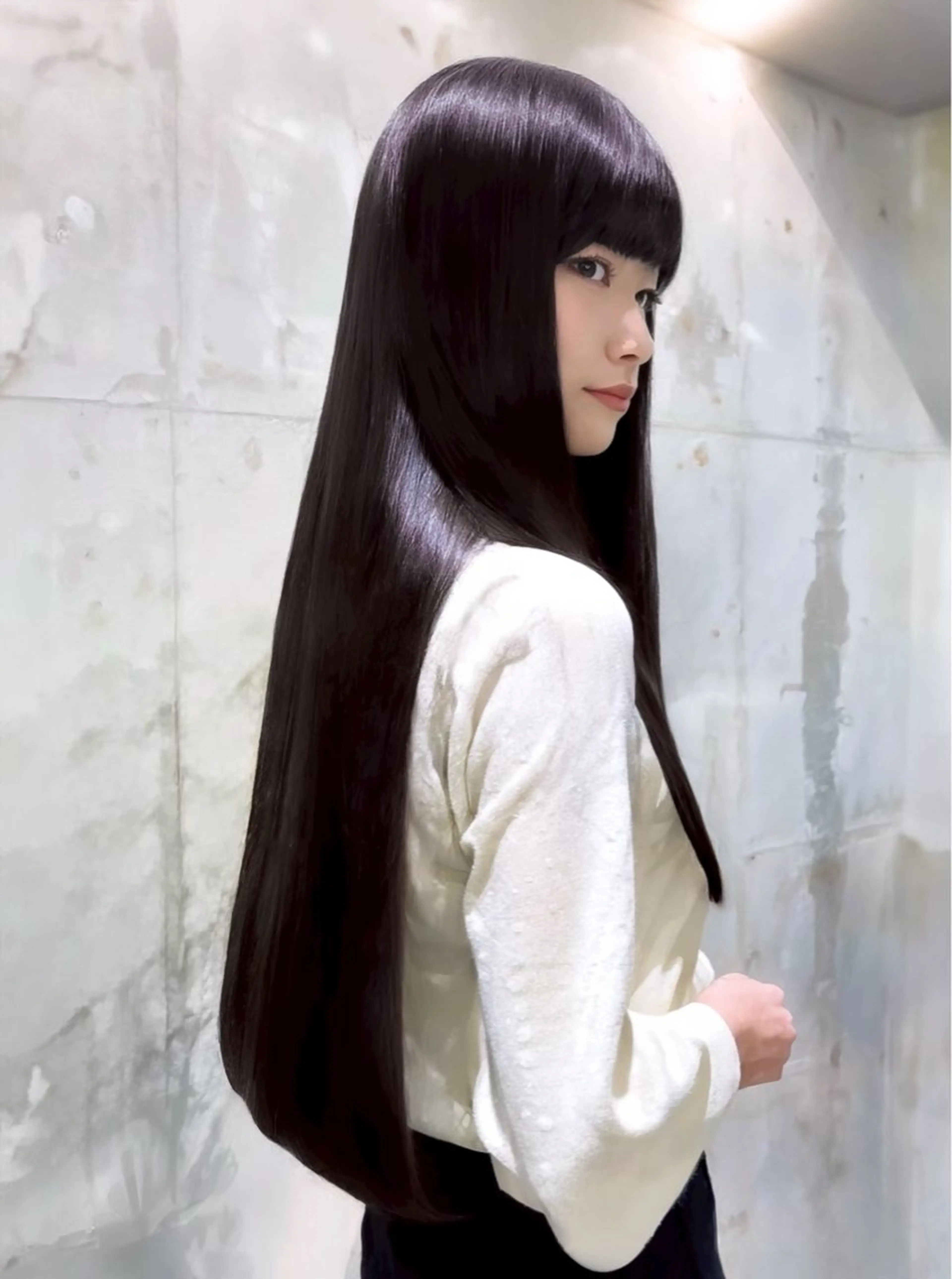 ロング ヘアカラー 尾崎 優花のヘアスタイル