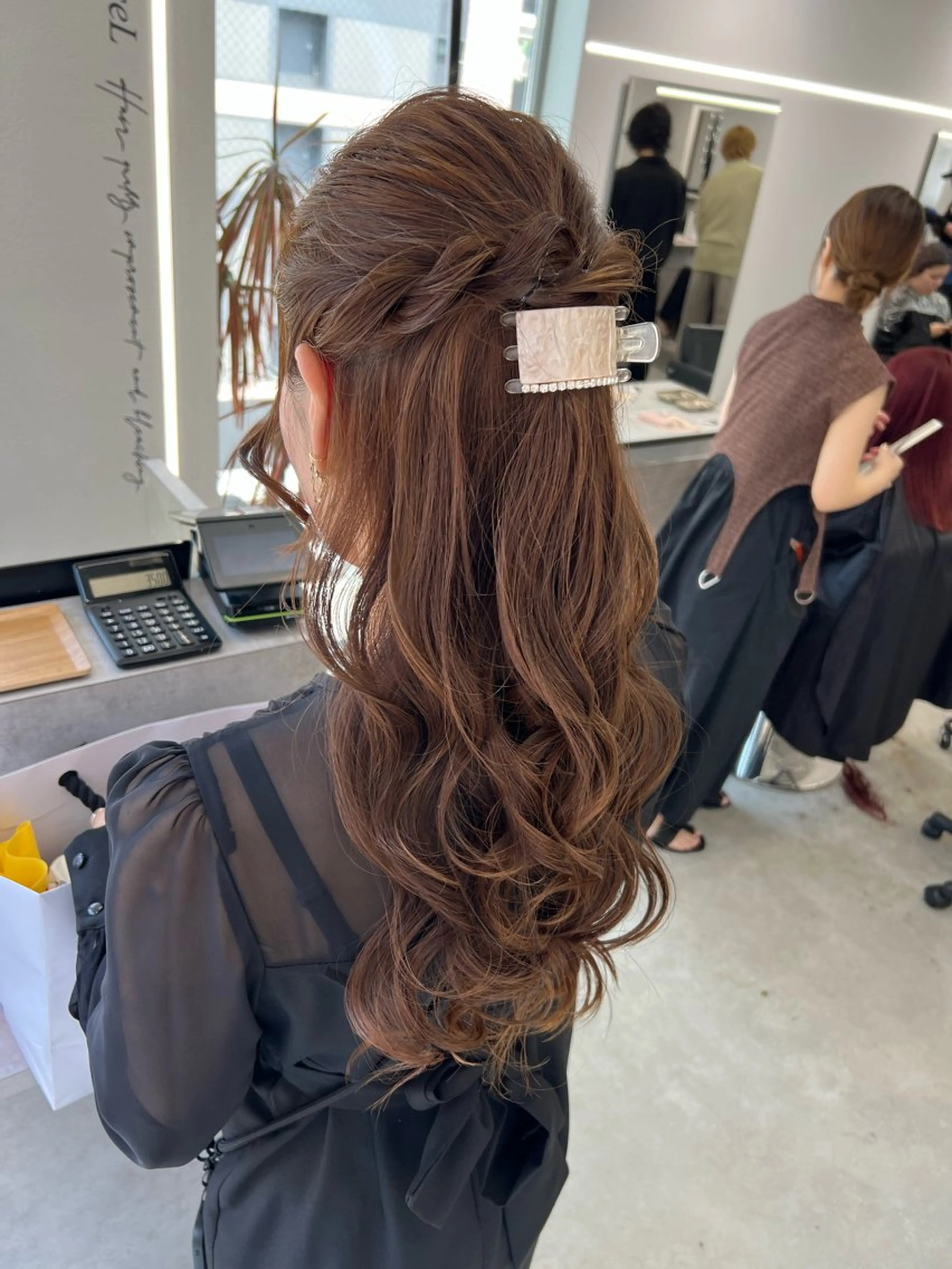 ロング ヘアセット maya レイヤーカットのヘアスタイル