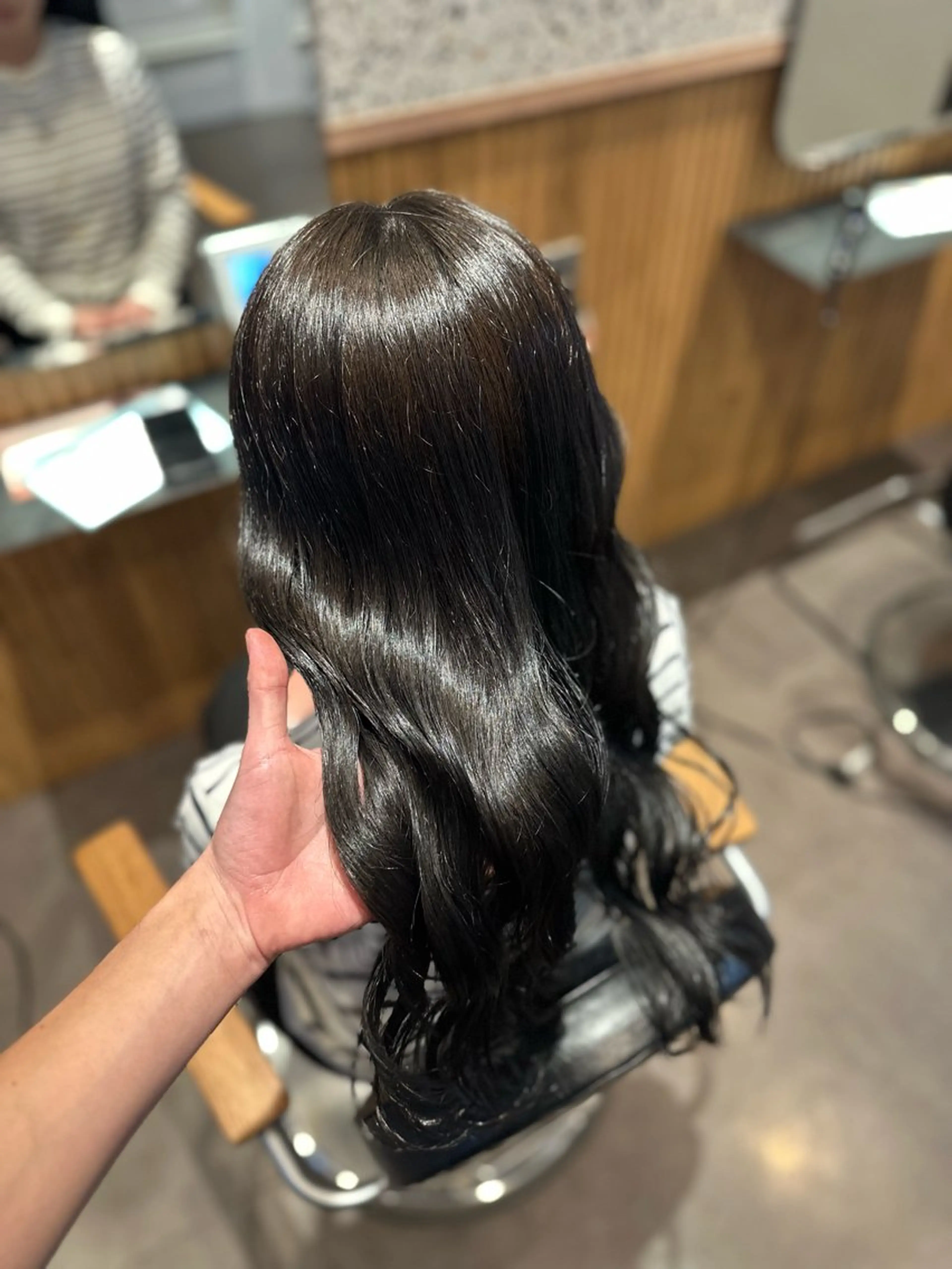 セミロング ヘアカラー ブリーチ・レイヤ ー特化🔥 ちかまるのヘアスタイル