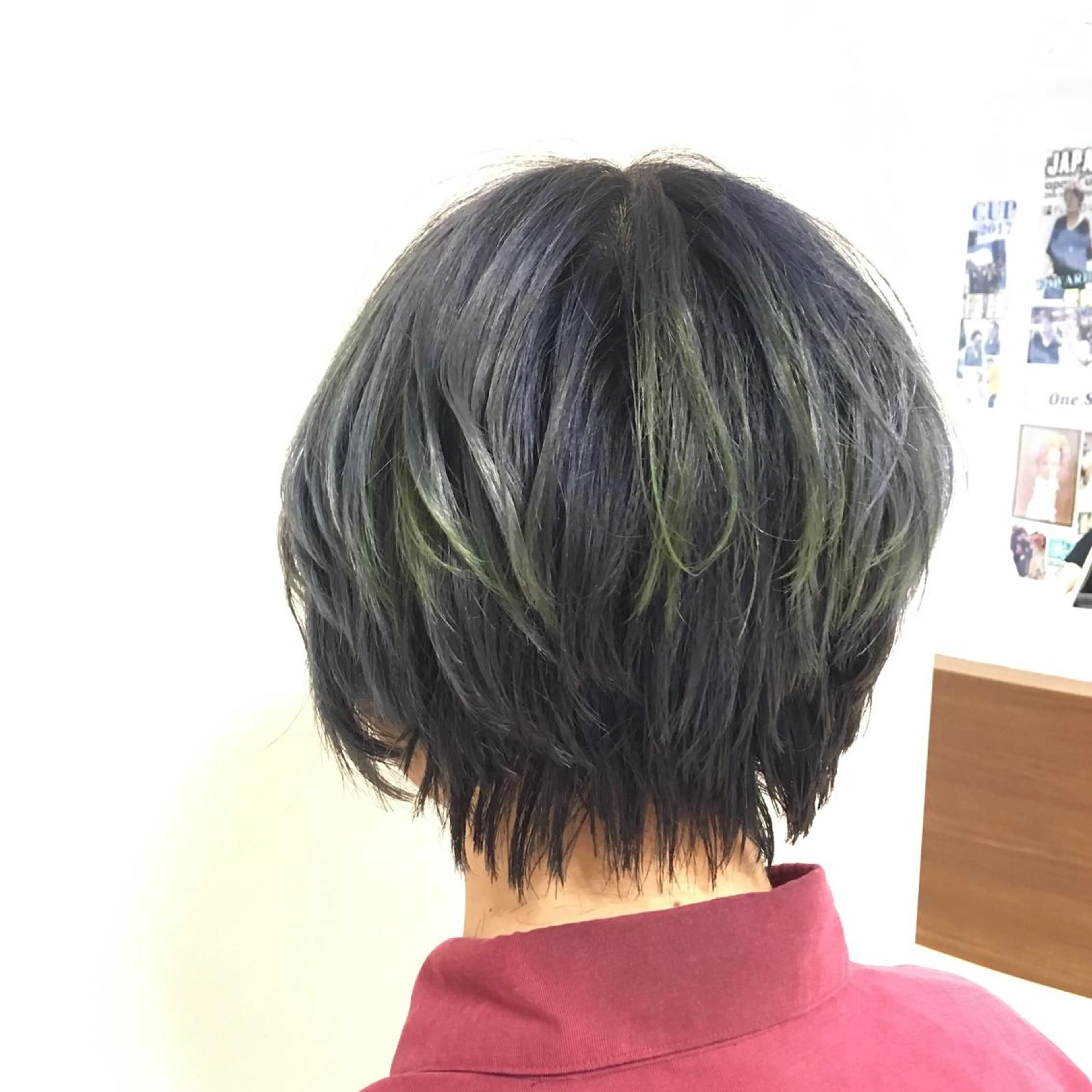 ショート カラー ブリーチ ブルーカラー シルバー イエローカラー ボブ 【Sweep】おじま のぞみのヘアスタイル