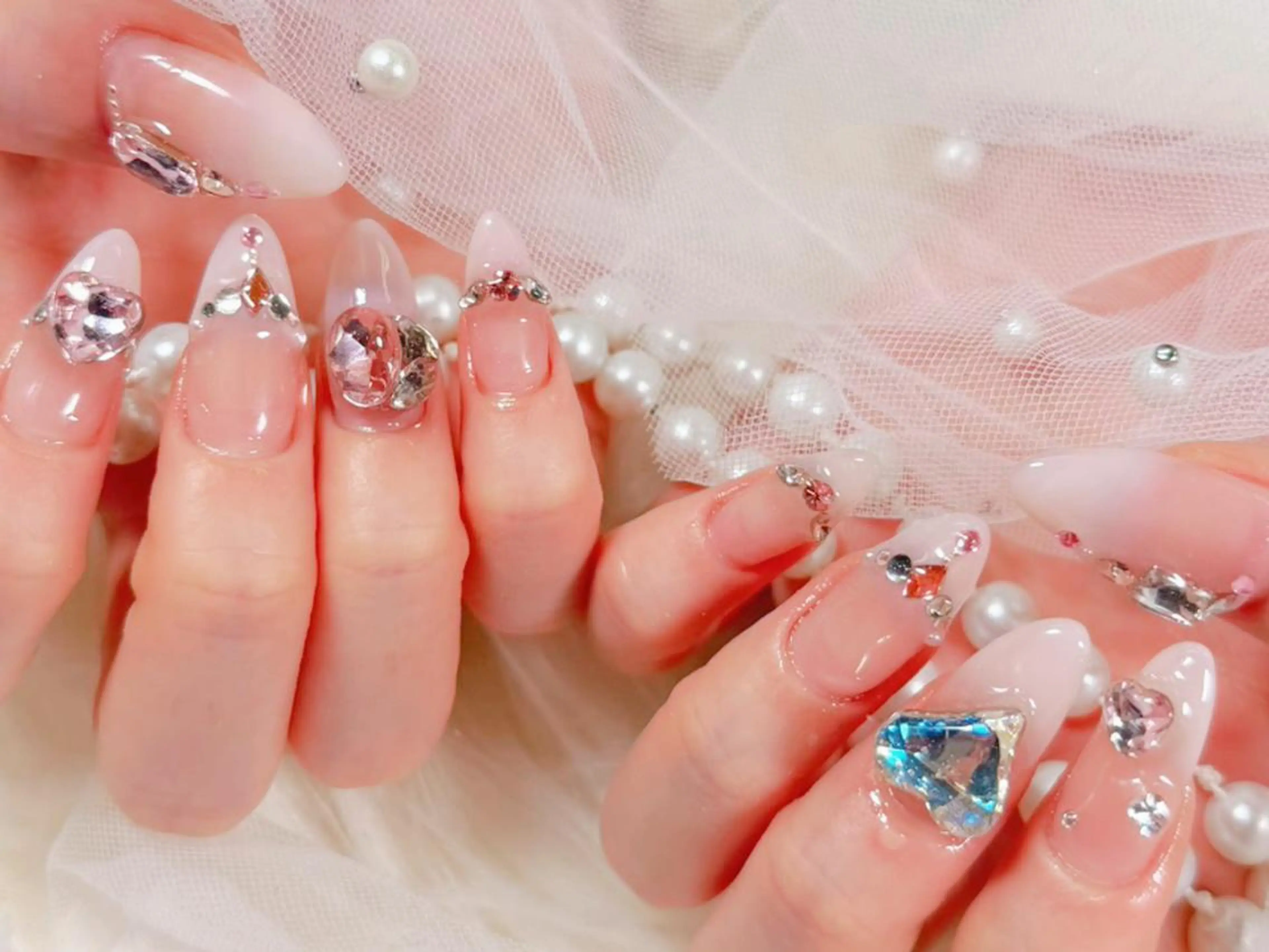 セミロング 韓国風ヘア ハンドネイル Hanaai Salon新大久保店のネイルデザイン