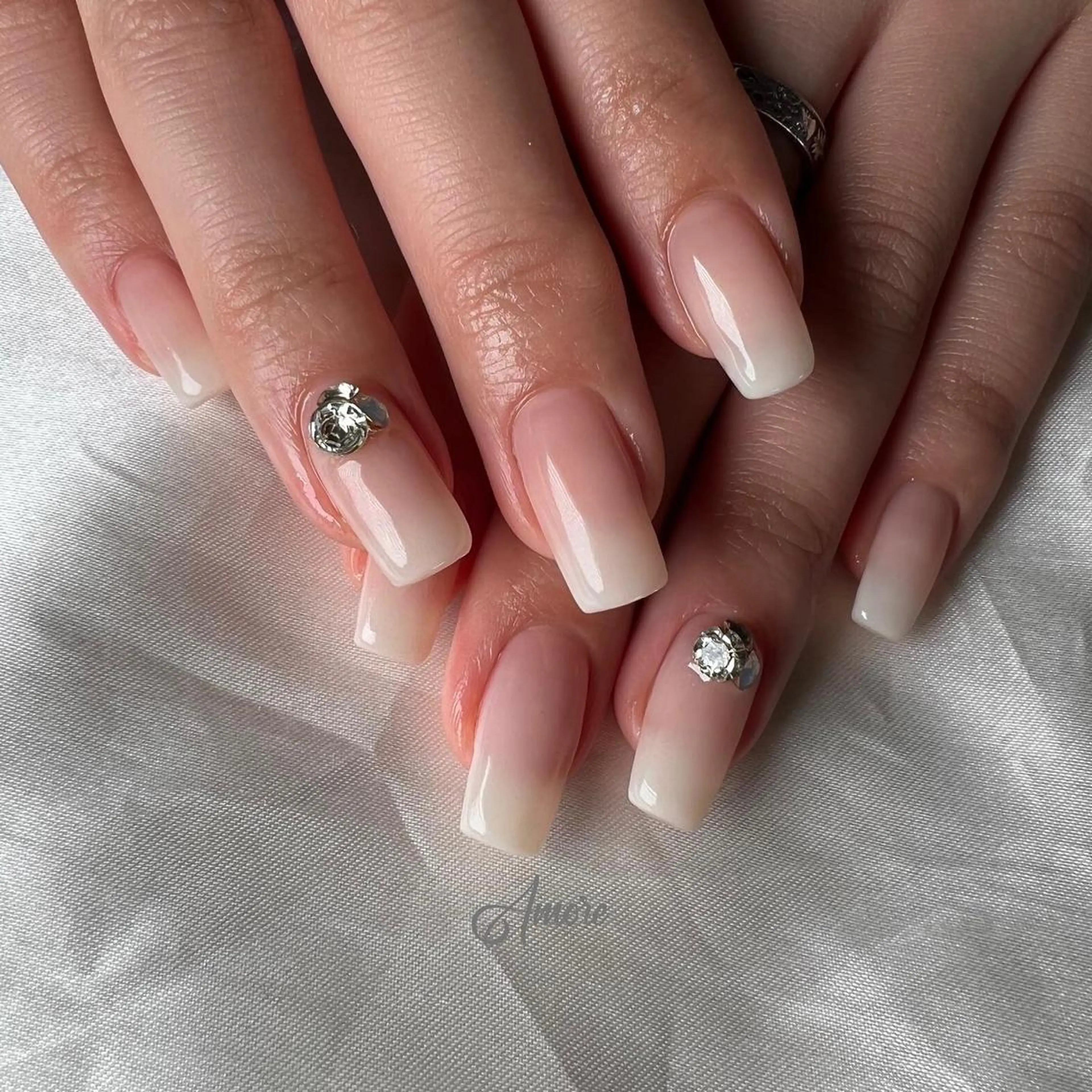 ネイル ジェルネイル 氷ネイル・うるうるネイル マグネットネイル ミラーネイル ニュアンスネイル You kyehwaのネイルデザイン