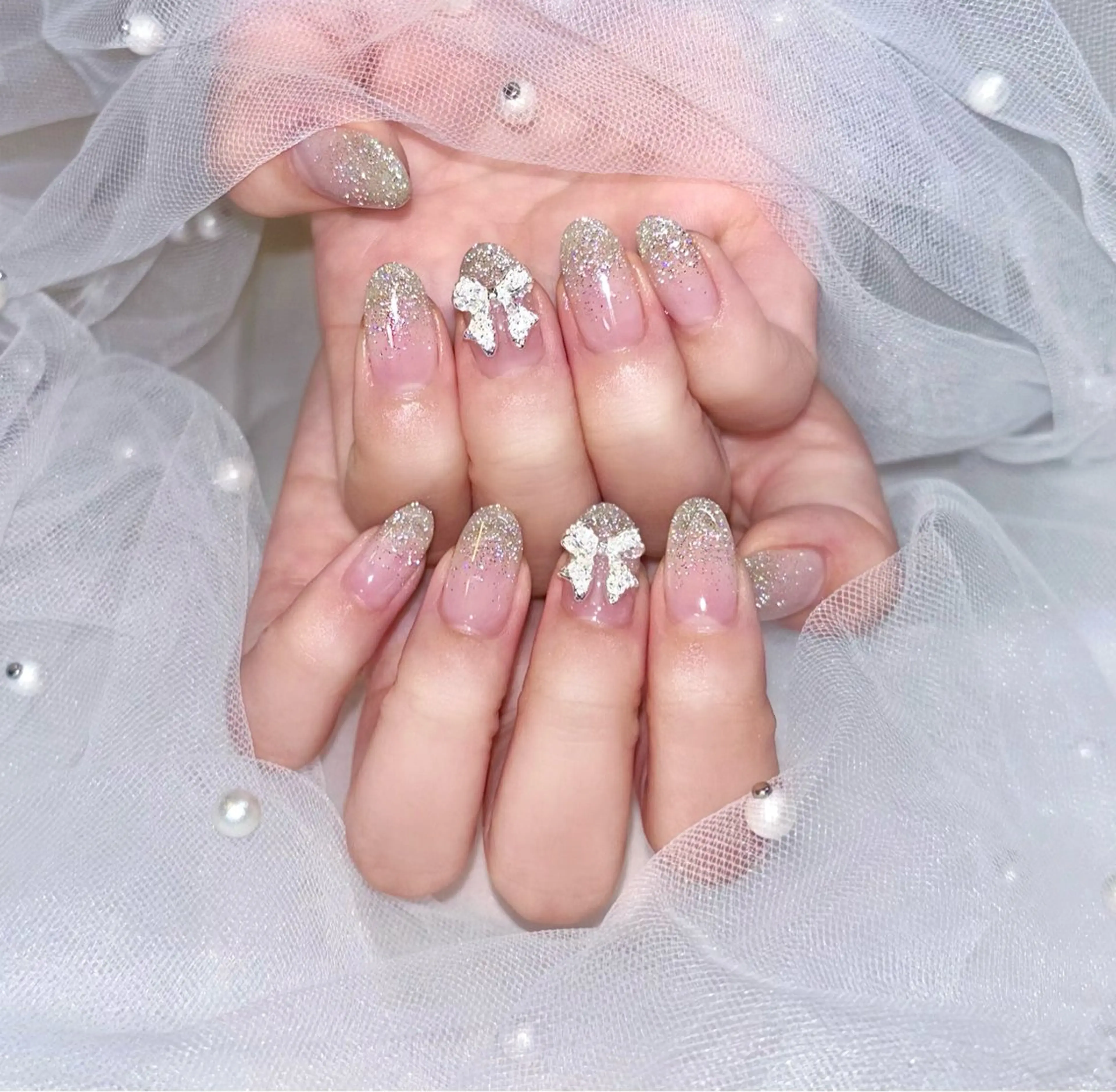 ネイル フラッシュネイル ゴールド グラデーション ラメ(グリッター) ラメグラデーション Chat　noir所属・【chatnoir】 MIYUのネイルデザイン