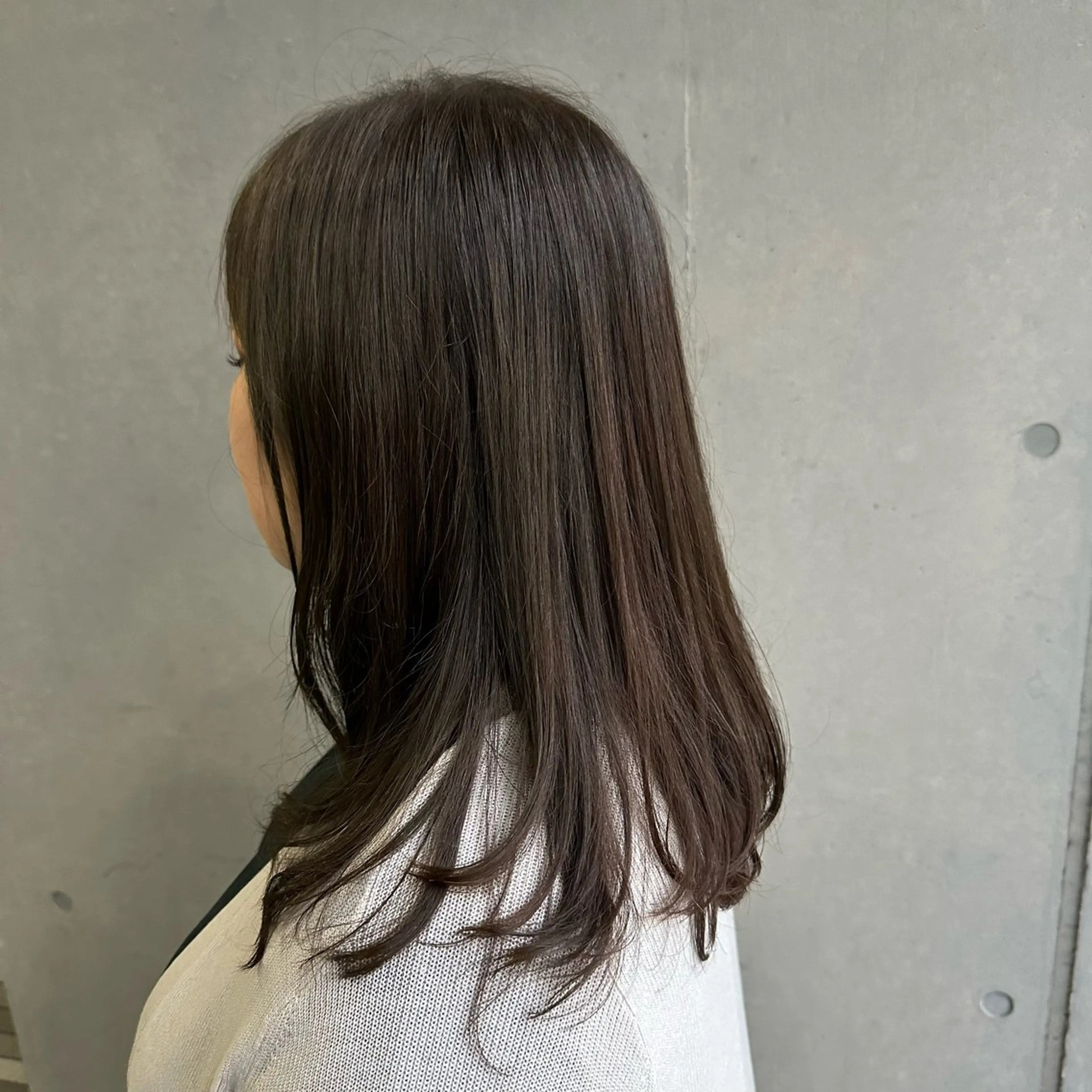 セミロング カラー ブリーチ グレージュ ブリーチなしカラー オリーブグレージュ オリーブグレー 大人女性の艶カット カラー/菊池柊真🌟のヘアスタイル