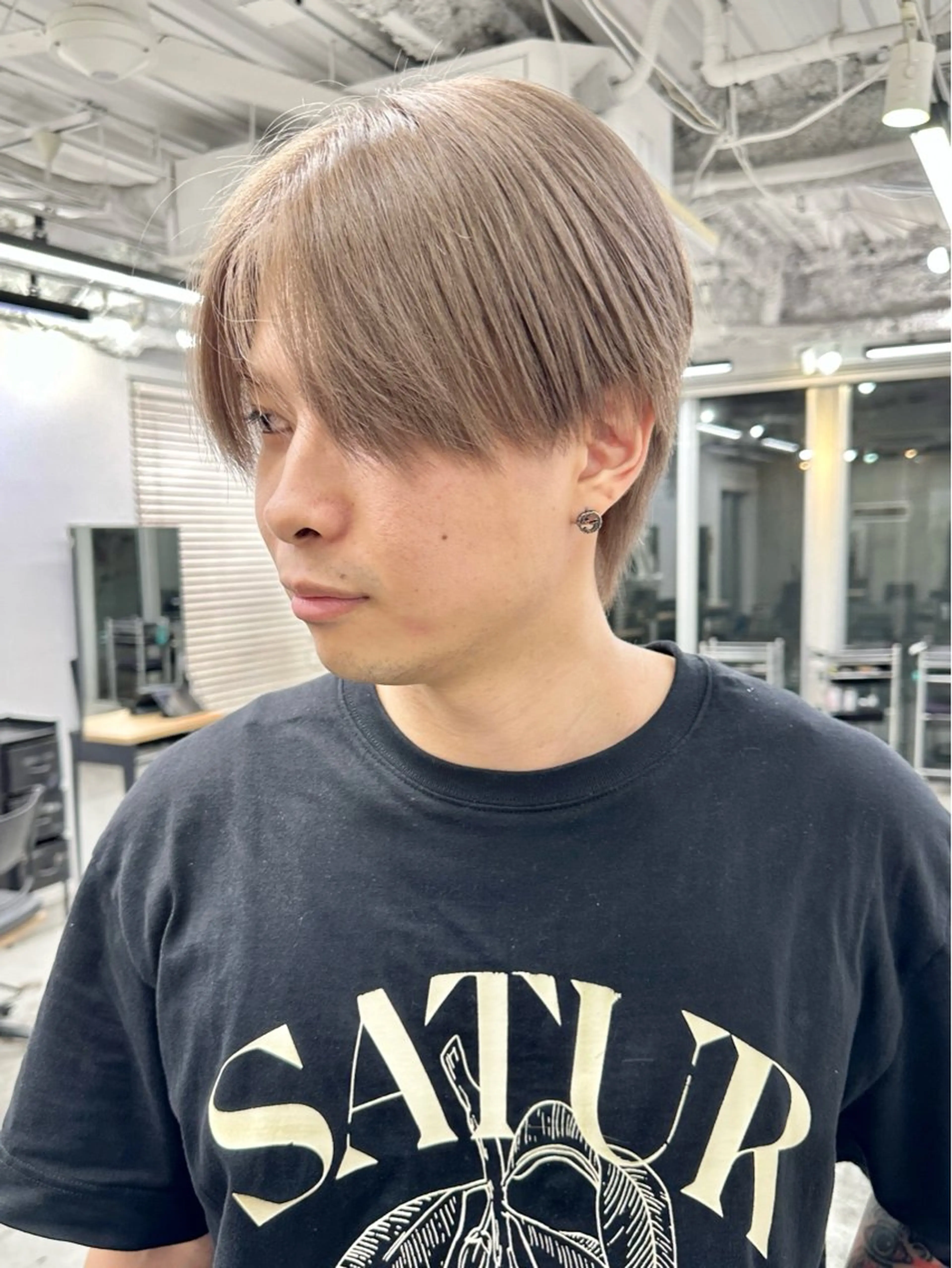 カラー メンズ ベージュカラー ミルクティーベージュ カット ヘアカラー トリートメント ブリーチダブルカラー 【koide】のヘアスタイル