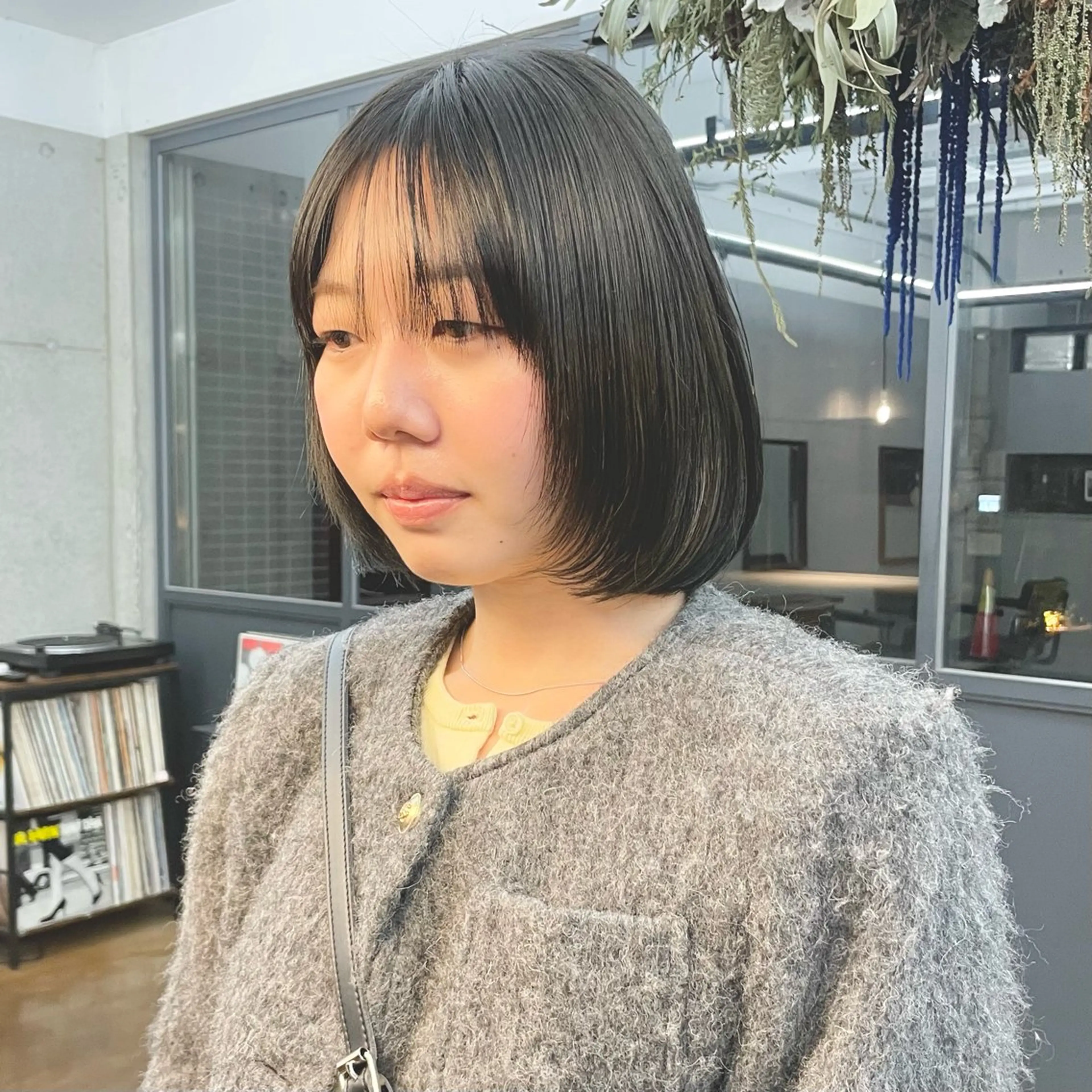 ショート カラー ボブレイヤー オリーブカラー ボブ 顔まわりレイヤー レイヤーカット カット ヘアカラー トリートメント ✂︎ウルフ・ショート ✂︎MIKUNIのヘアスタイル