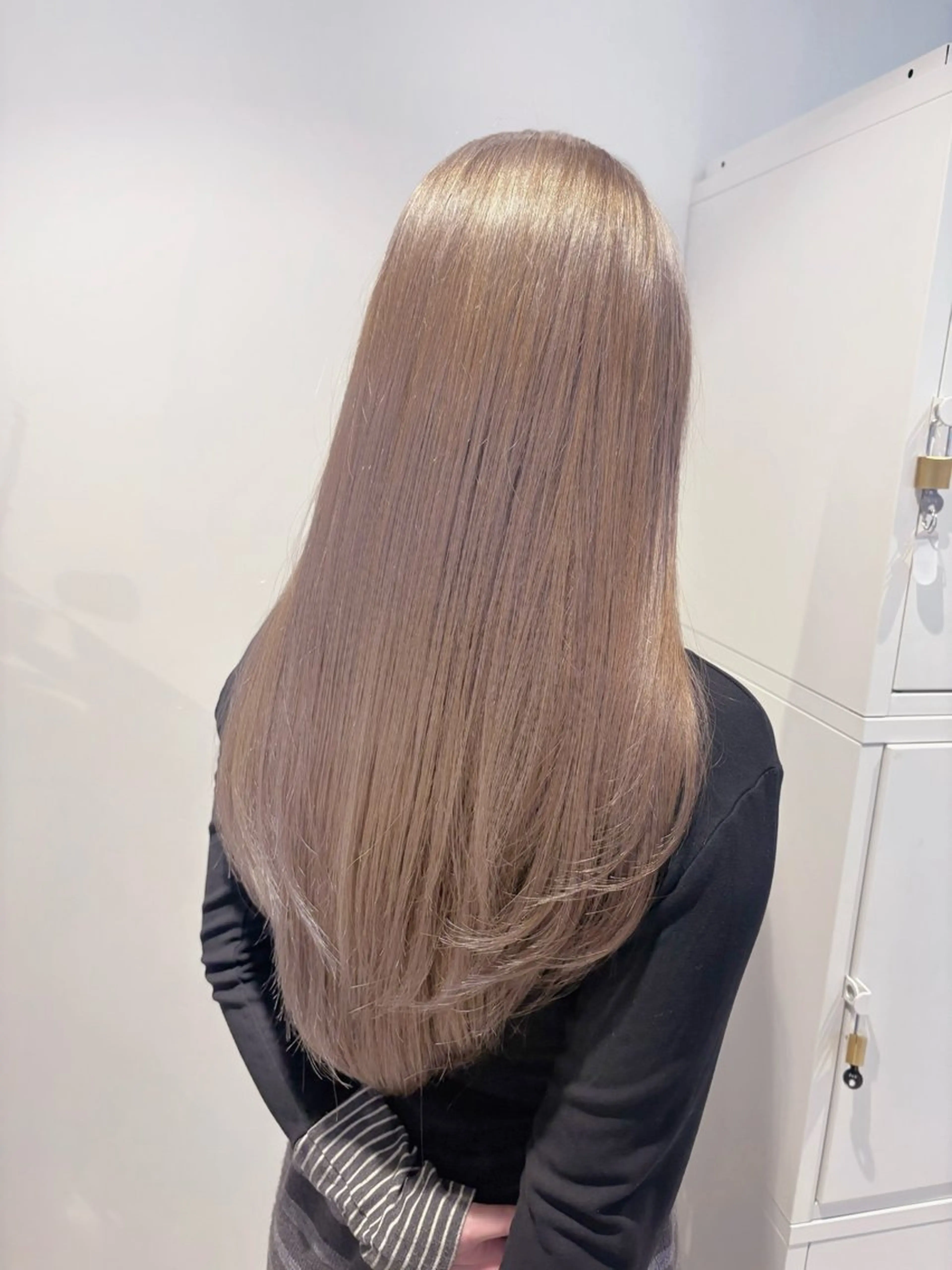 ロング ロングレイヤー レイヤーカット ロング ニトウ レイナのヘアスタイル