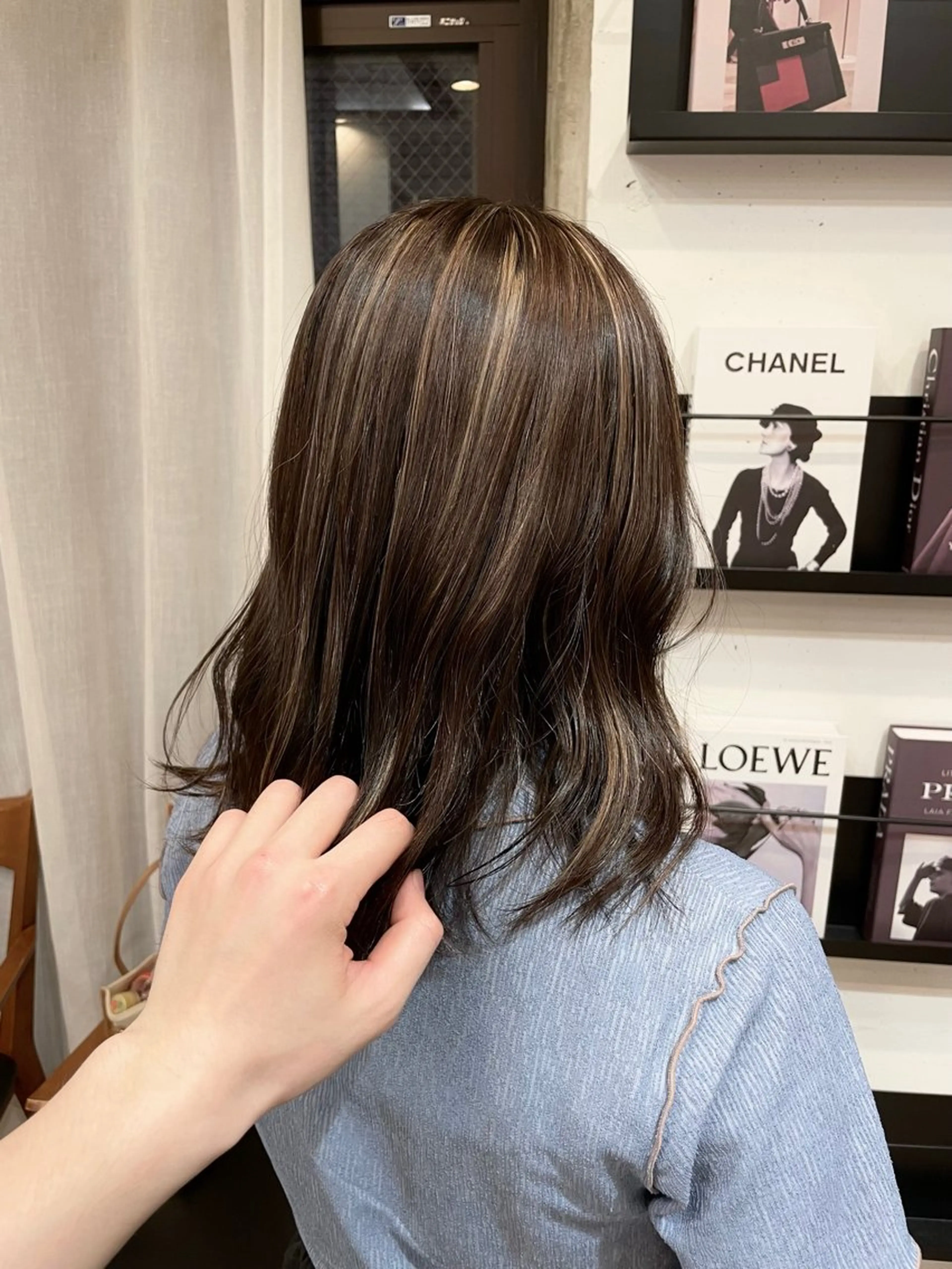 ミディアム カラー ベージュカラー ハイライトカラー ハイライト オザキクウガ/ ブリーチ/髪質改善のヘアスタイル