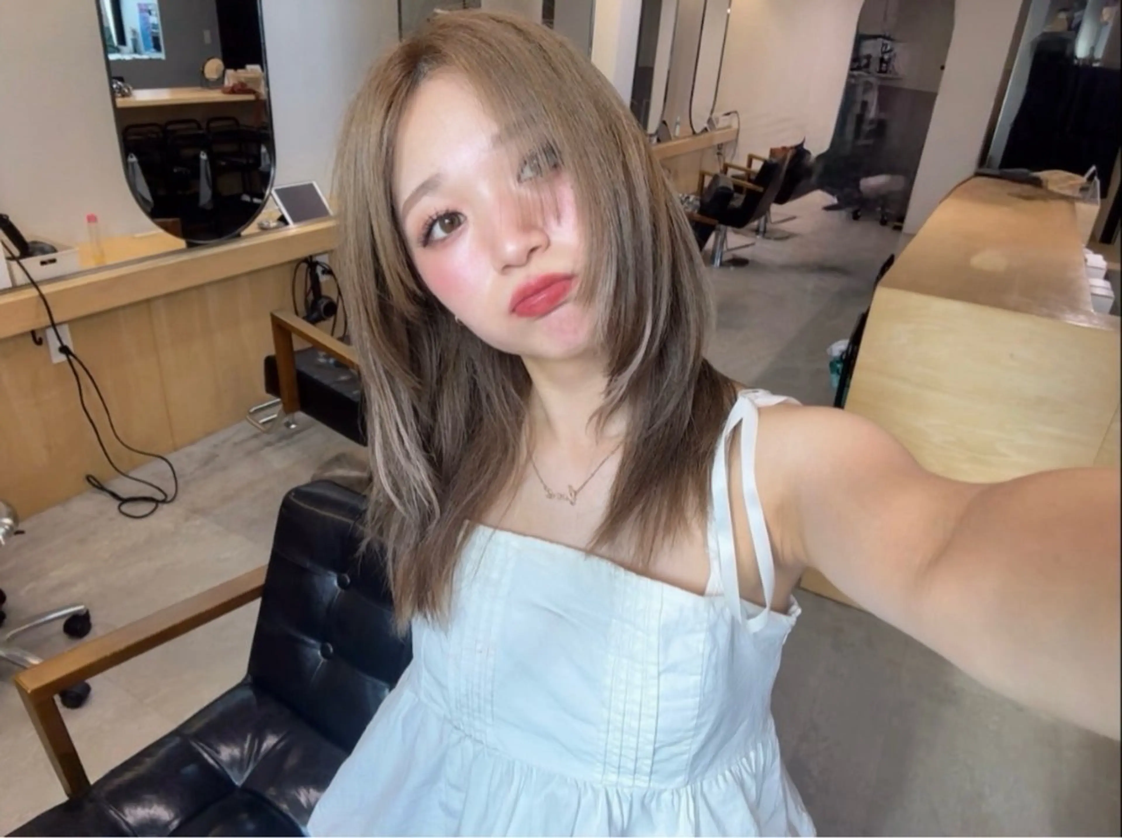 ミディアム カラー ブリーチ ブリーチなしカラー ヘアカラー ユナ/ボブカット ベージュのヘアスタイル