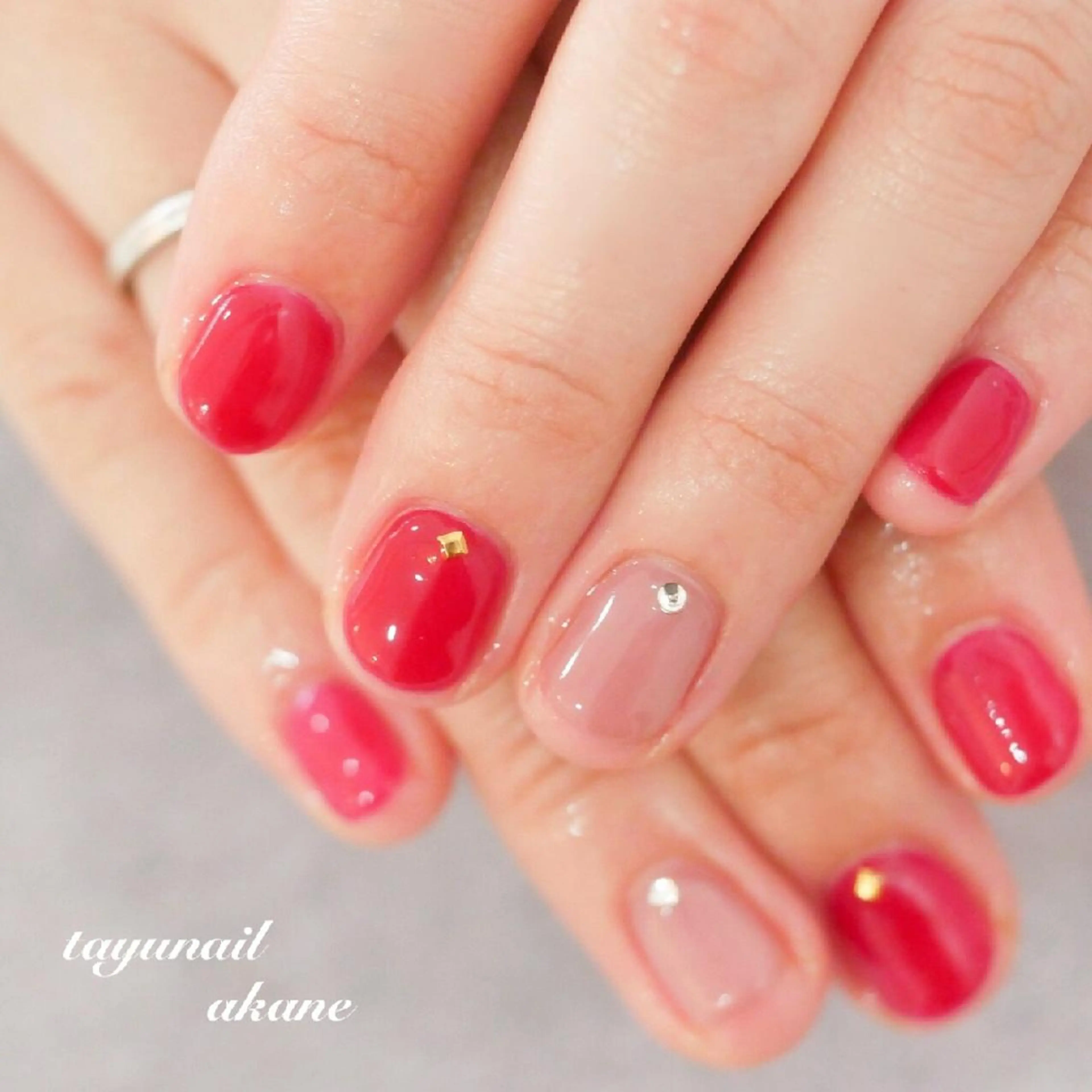 ネイル ブルー ジェルネイル パラジェル 赤色 ネイルサロン 【たゆnail】のネイルデザイン