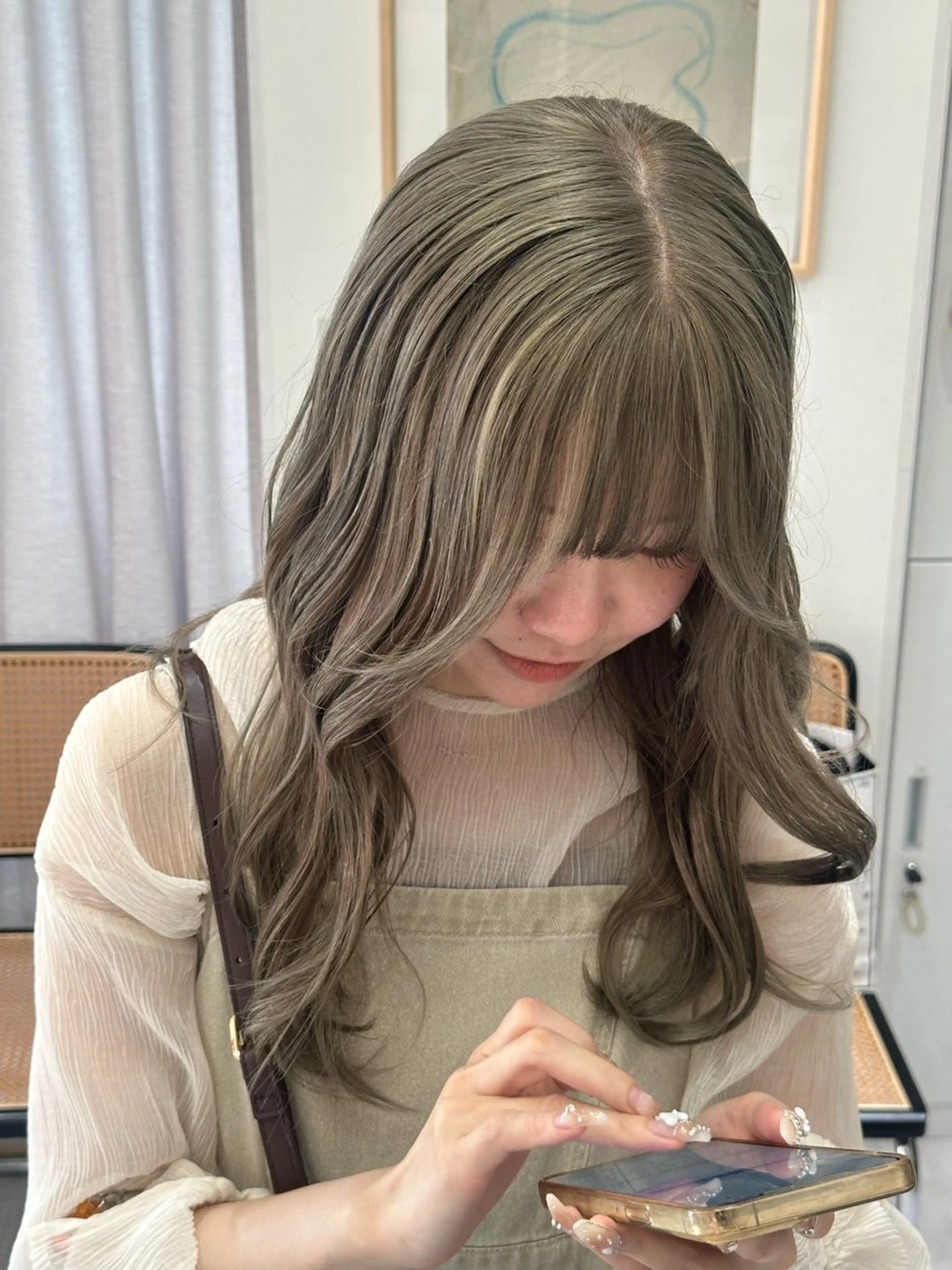 セミロング カラー ベージュカラー ブリーチ ケアカラー オリーブベージュ ヘアカラー 韓国ヘア/艶髪ロング グレージュ/kanaのヘアスタイル