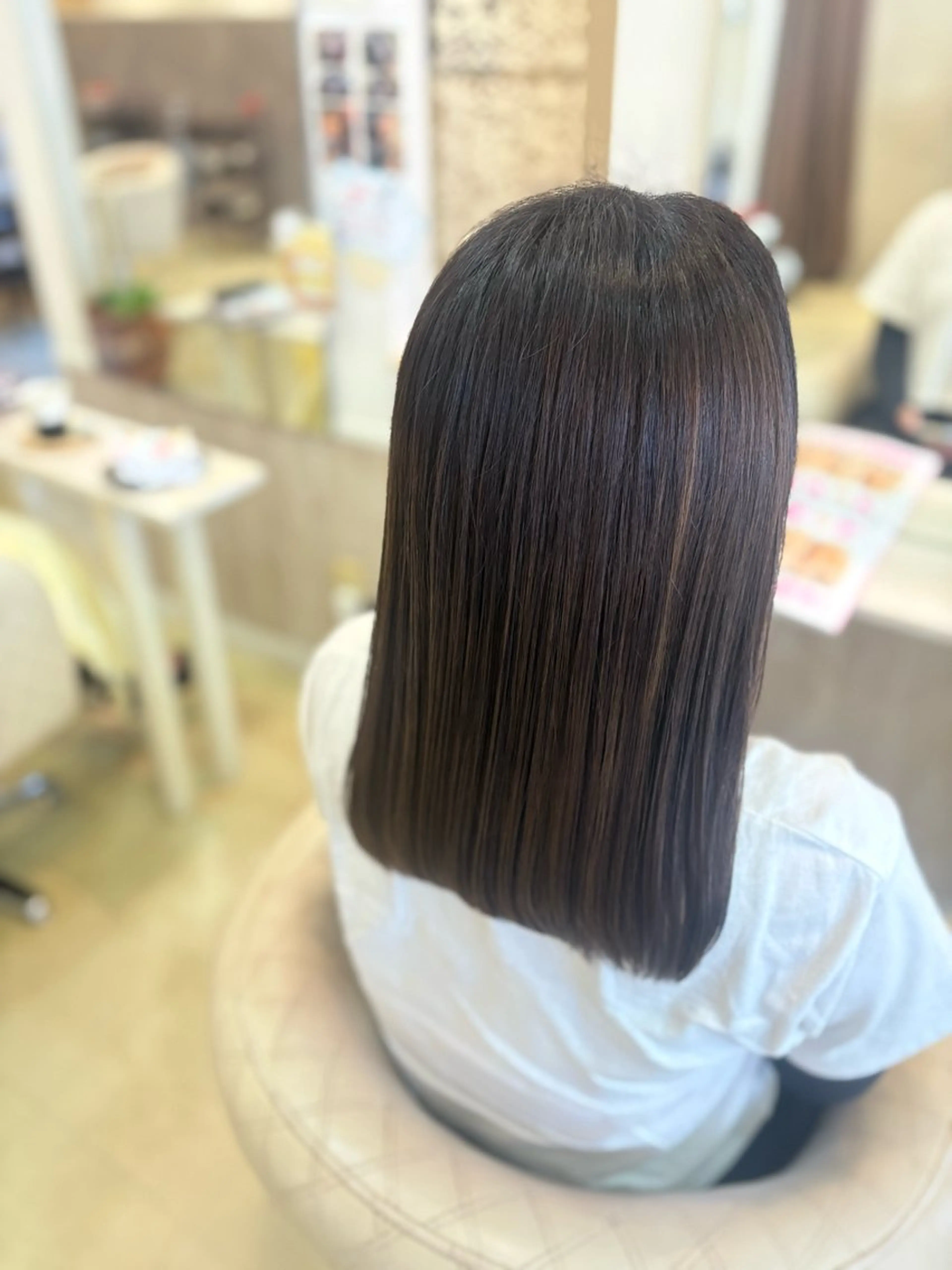 セミロング ハイライト ヘアカラー トリートメント 橋野 凜のヘアスタイル