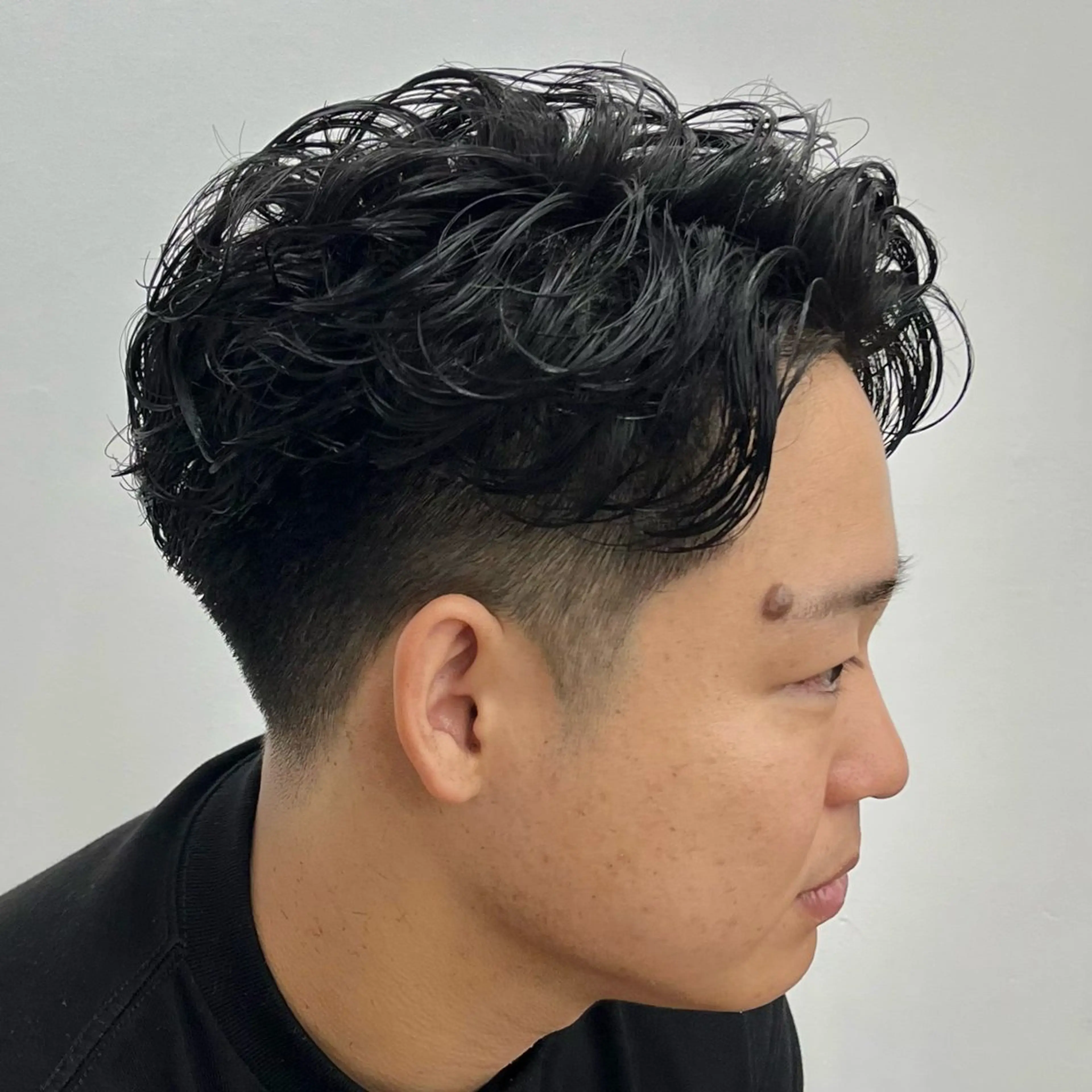 ショート パーマ メンズ オールバック フェードカット フェザーパーマ メンズパーマ スキンフェード カット パーマ 立川/メンズパーマ 厚進太郎のヘアスタイル