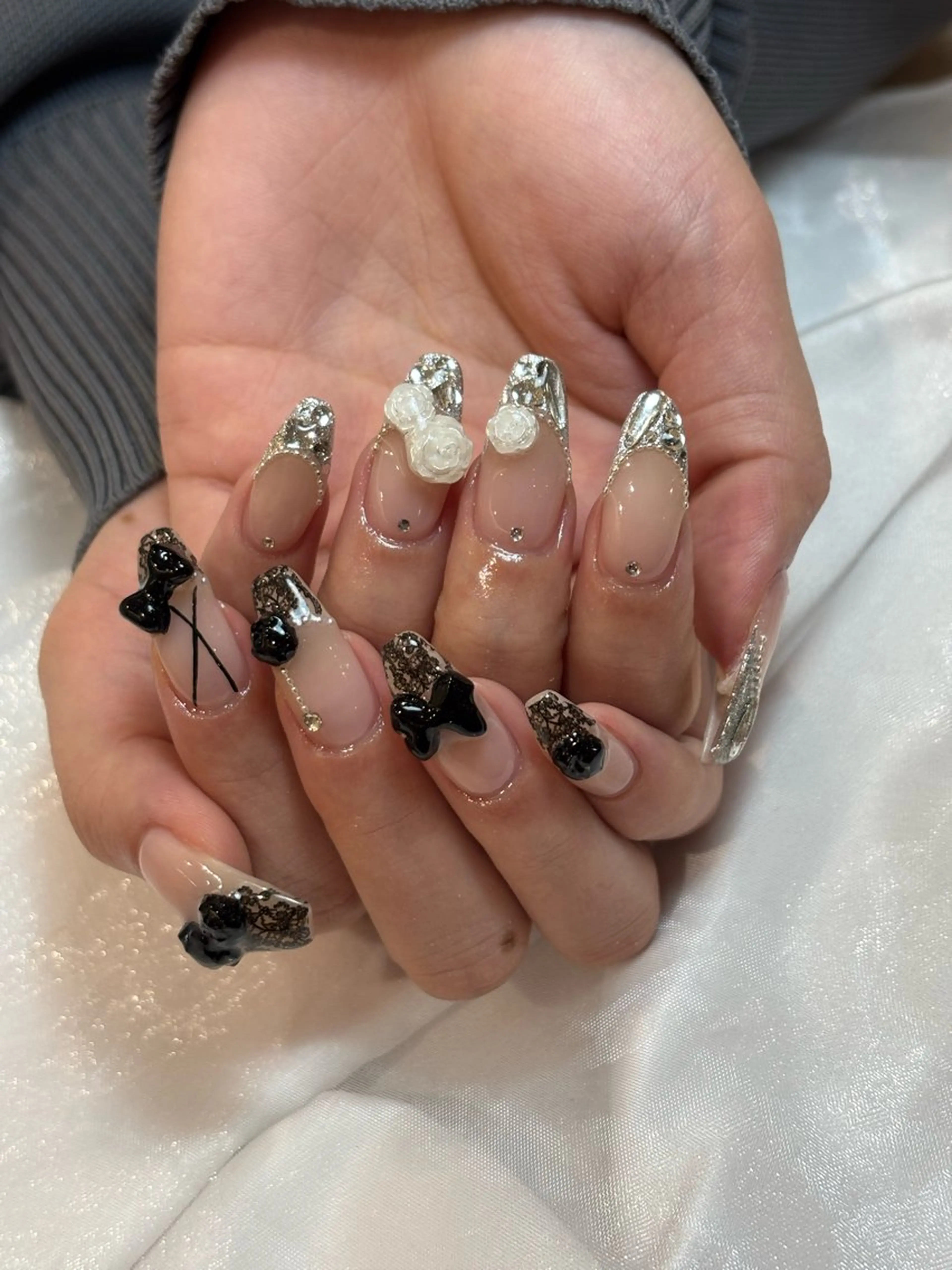 ネイル ホワイト ハンドネイル tote. airiのネイルデザイン