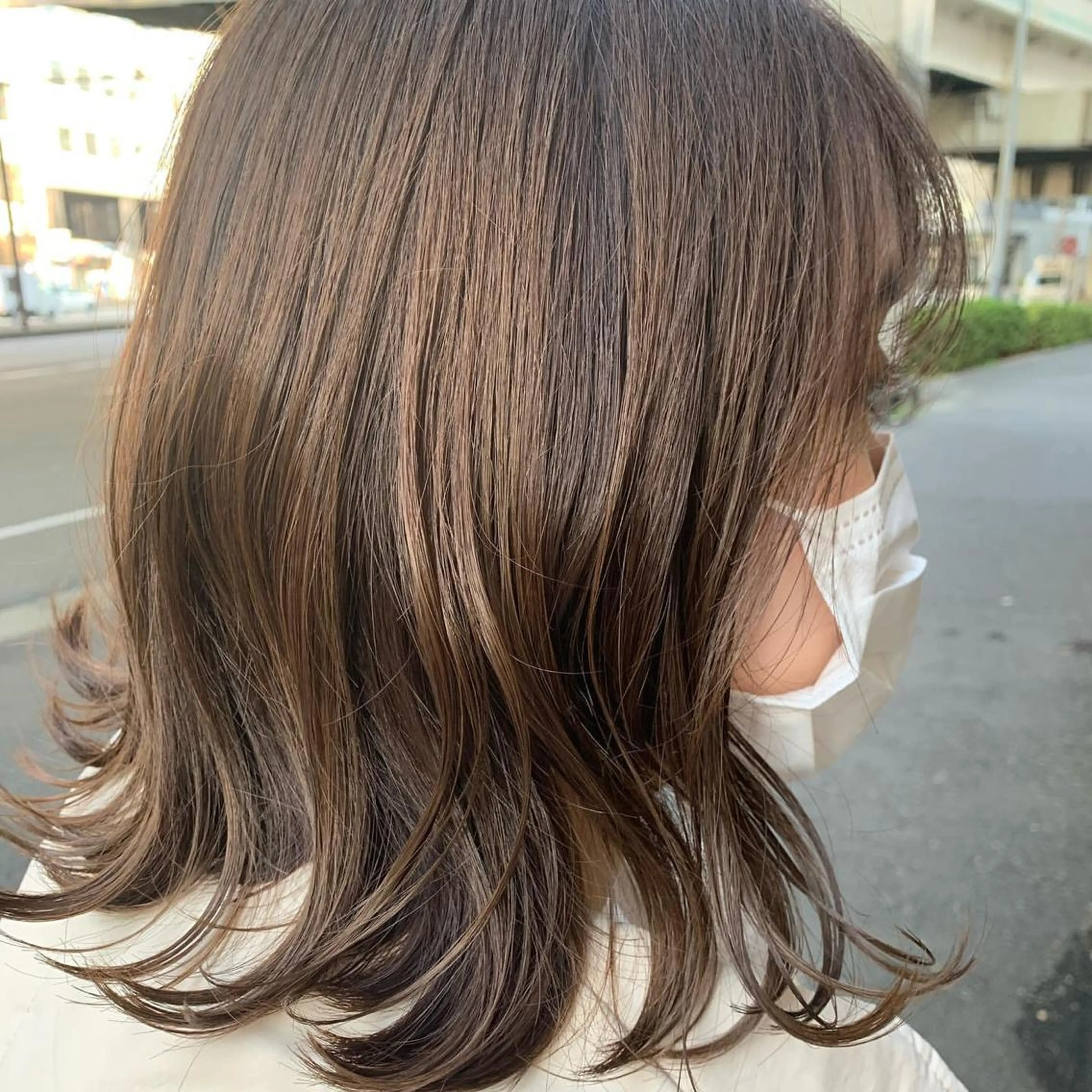 ミディアム ブリーチなしWカラー /地毛風/小林凪沙のヘアスタイル