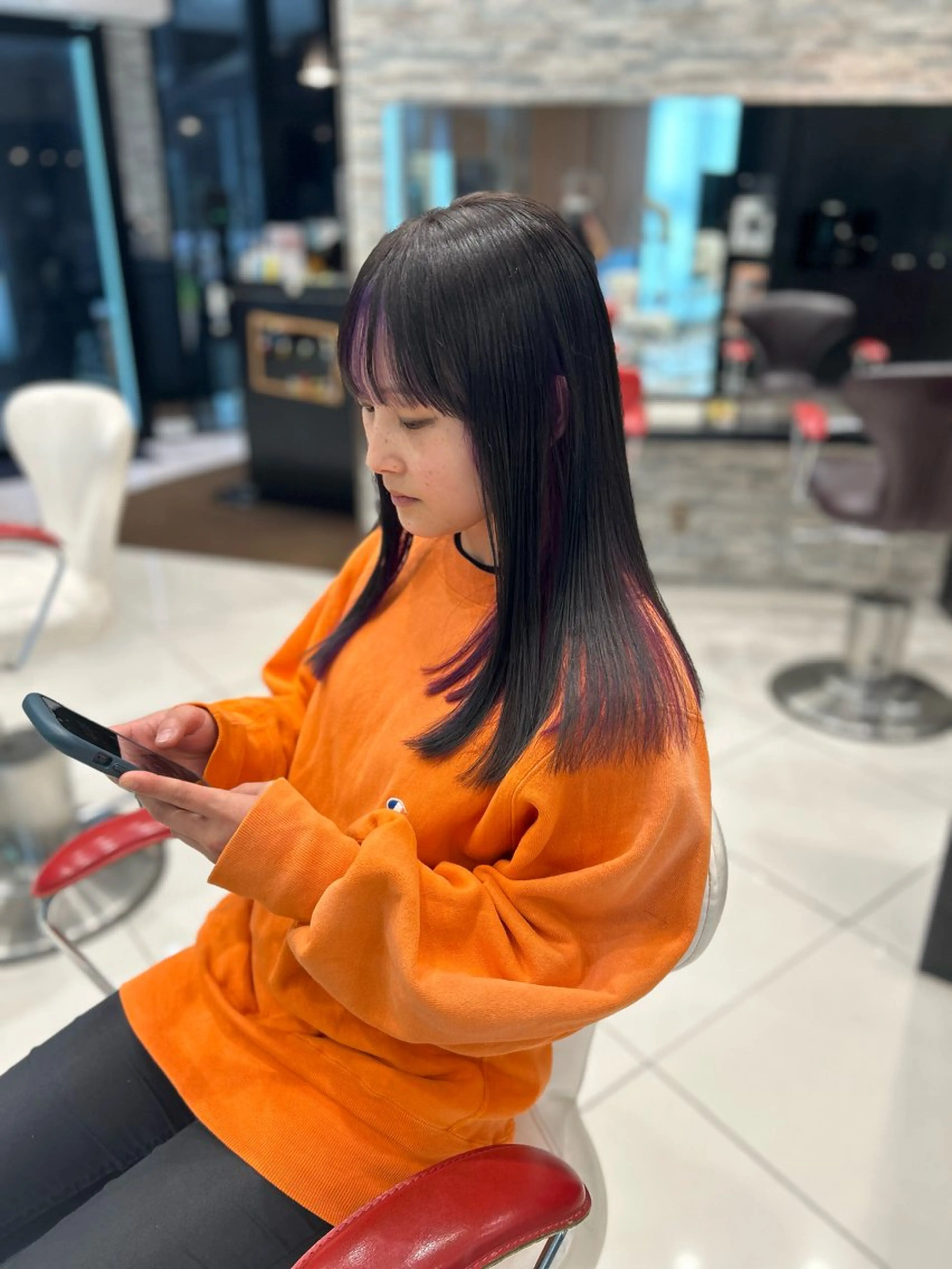 セミロング カラー ブリーチ デザインカラー インナーカラー バイオレットカラー ヘアカラー カラーと言ったら SAWARAのヘアスタイル