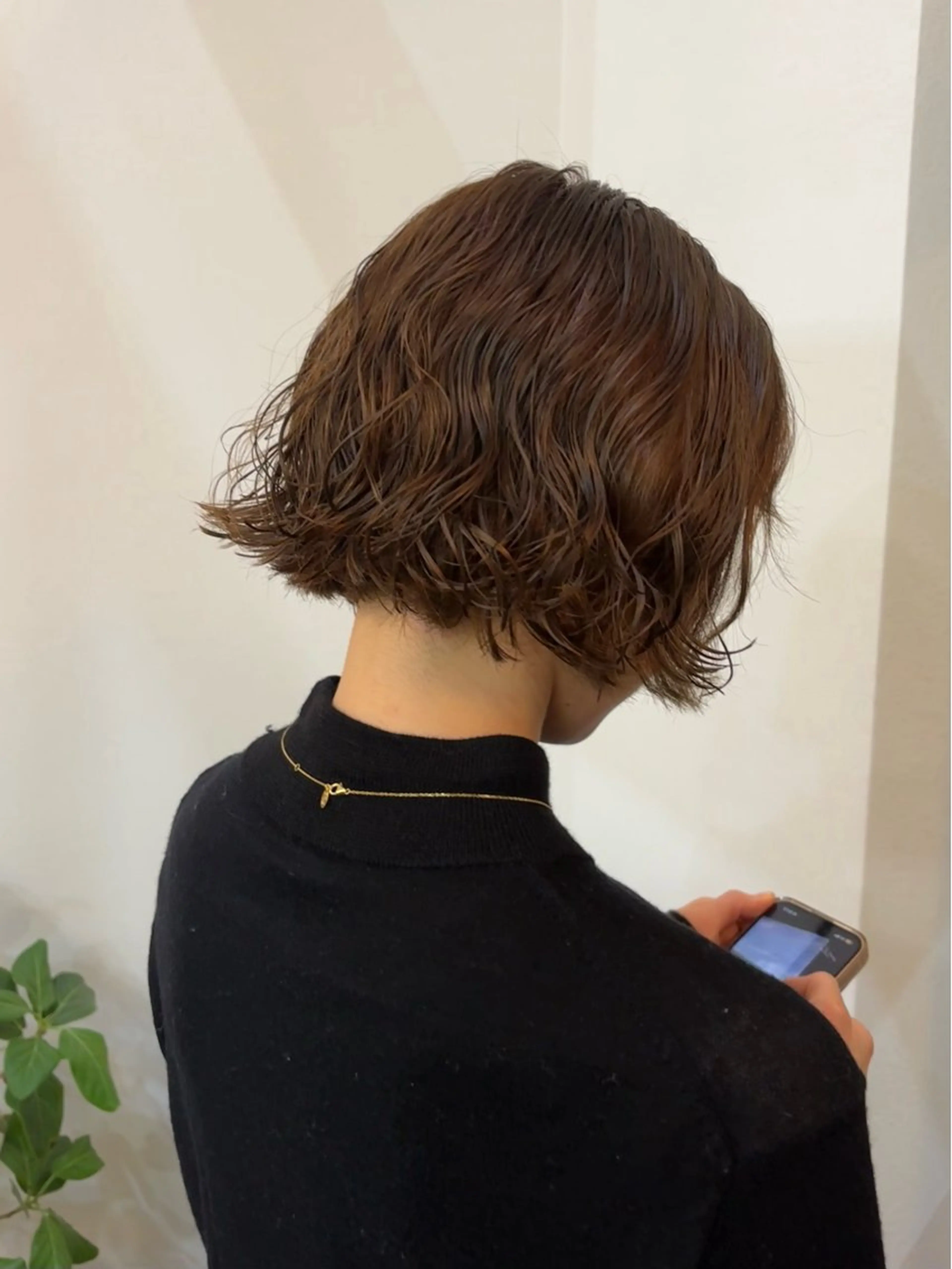 ショート カラー パーマ anna/ラフパーマ /くすみベージュのヘアスタイル