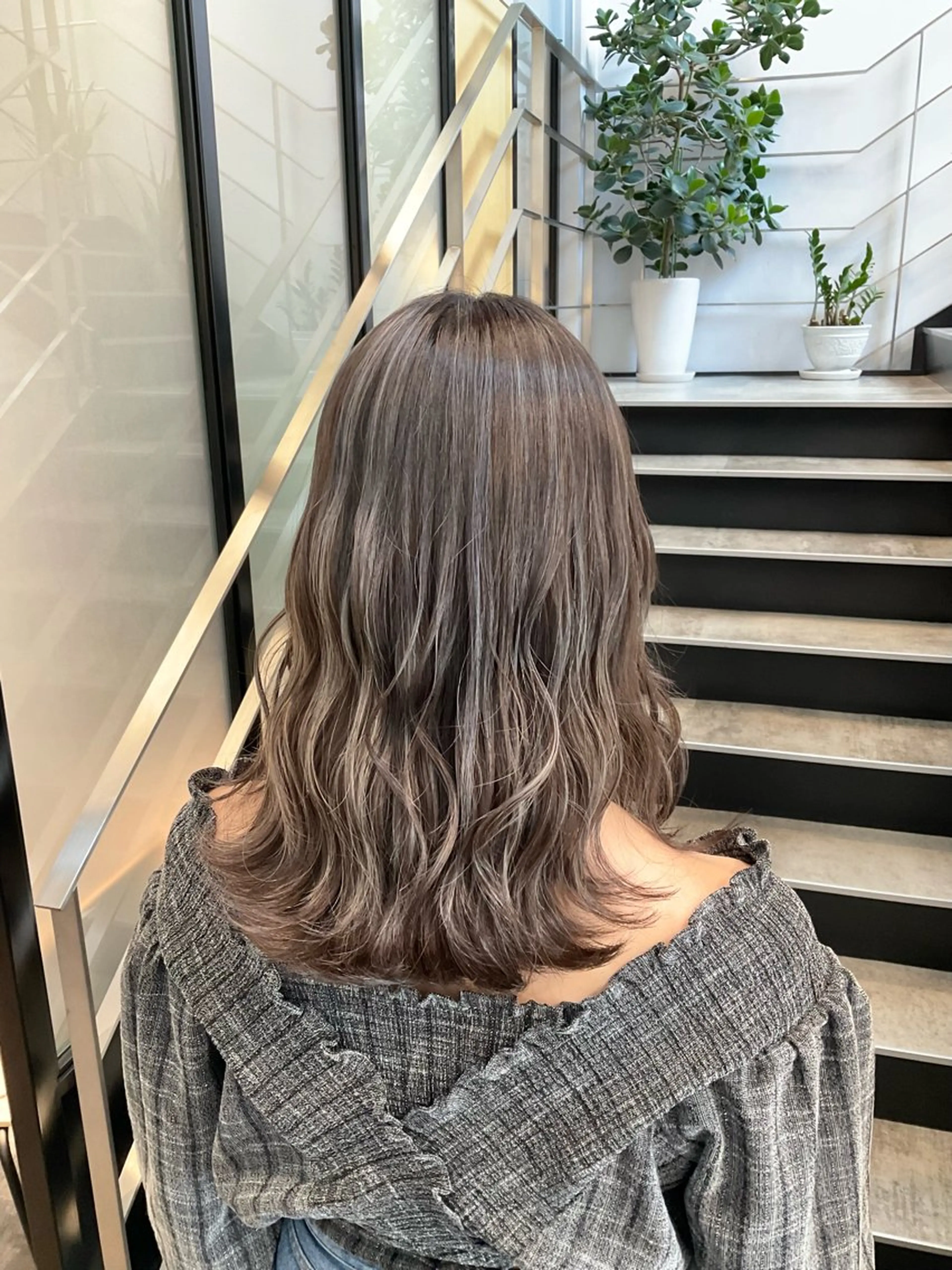 セミロング カラー バレイヤージュ レイヤーカット ヘアカラー トリートメント ヘアセット yoshi ☆のヘアスタイル