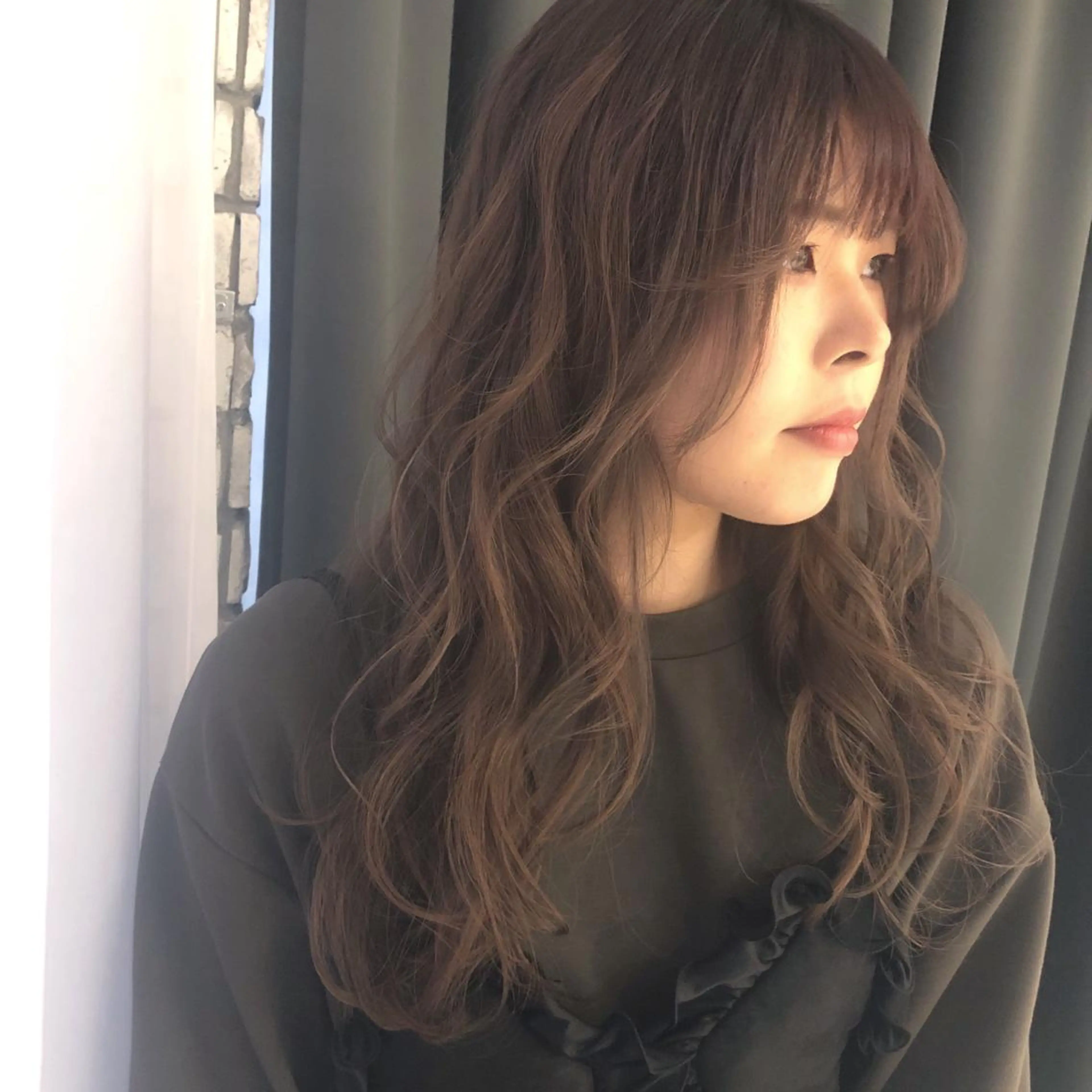 セミロング カラー ベージュカラー ブリーチ ブラウンカラー ブラウンベージュ 透明感カラー ORIKA 美容室のヘアスタイル