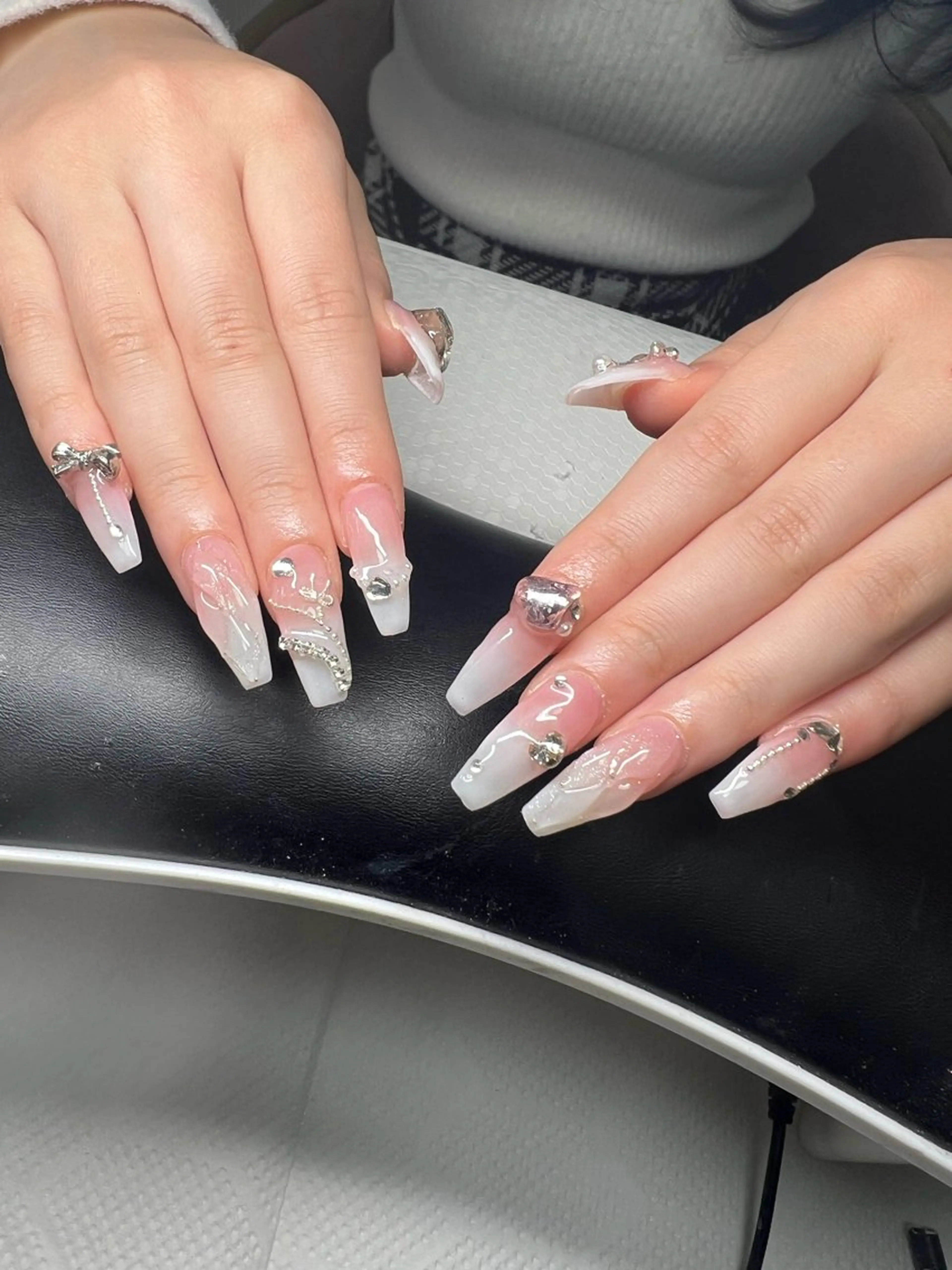 ネイル オーロラネイル チークネイル 長さ出し フットネイル フレンチネイル Lee Nails チップ長さだし専門店のネイルデザイン