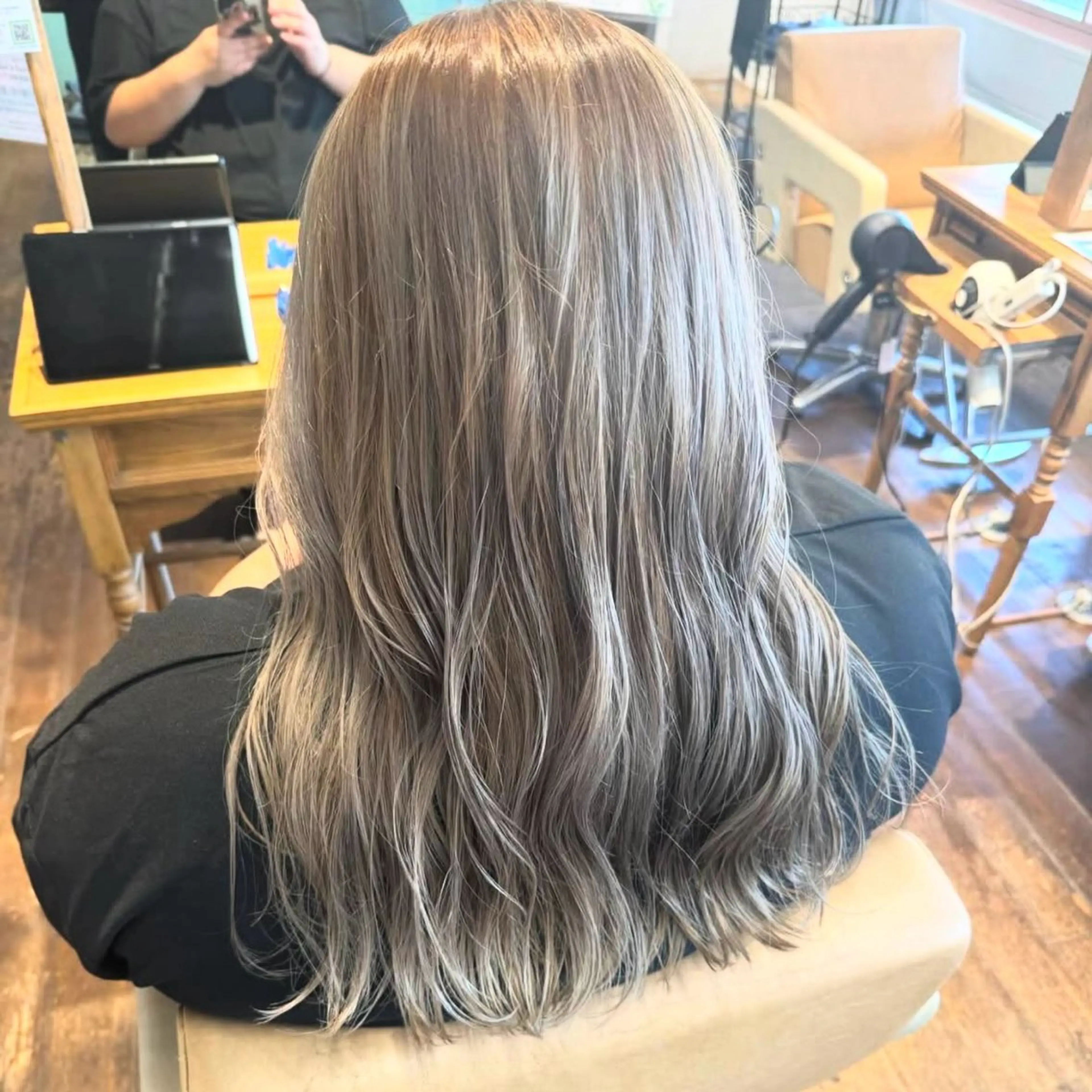 セミロング 鎌田 美紗希のヘアスタイル