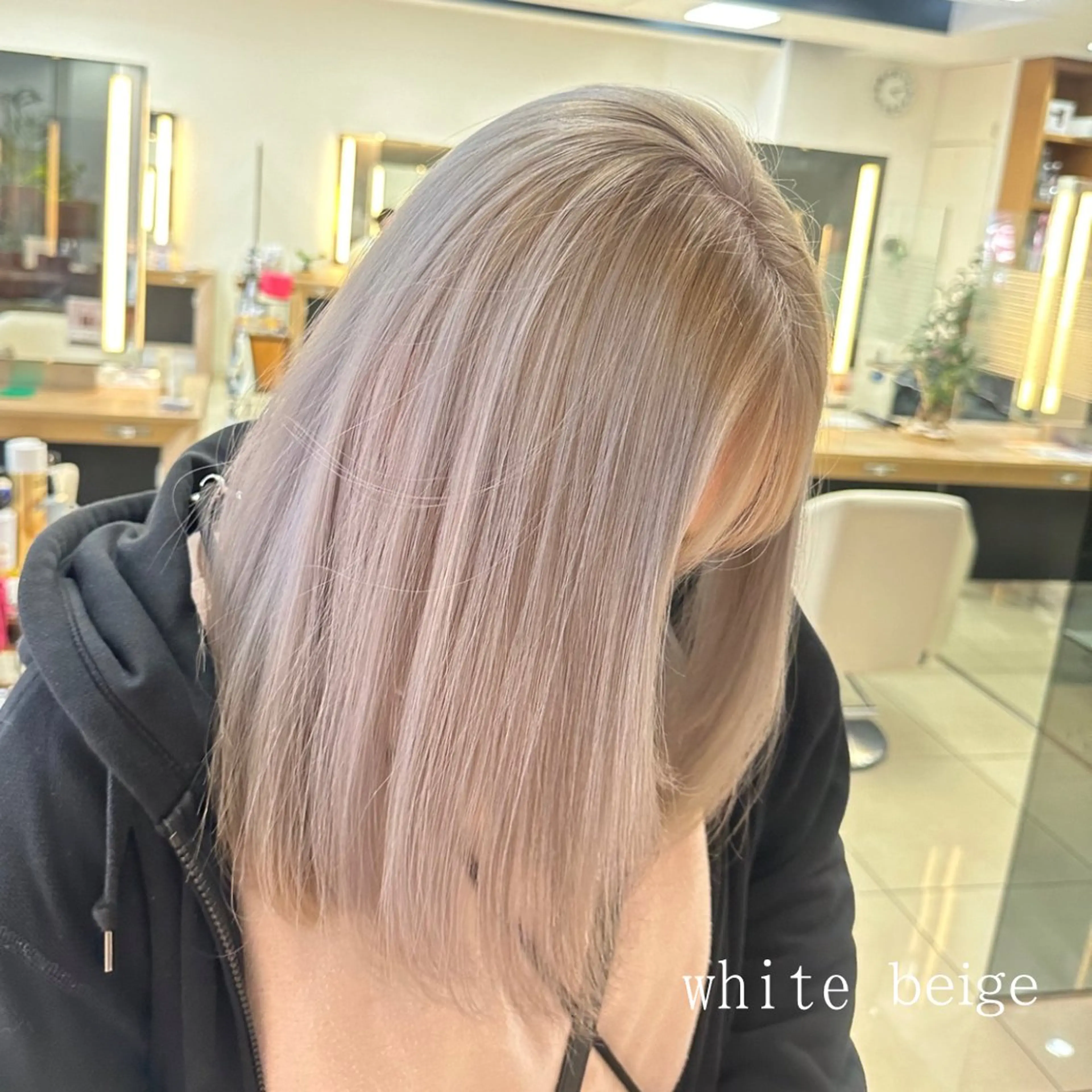 セミロング カラー ヘアカラー トリートメント ハイトーン/暖色/ 眉/メイク/Rinaのヘアスタイル