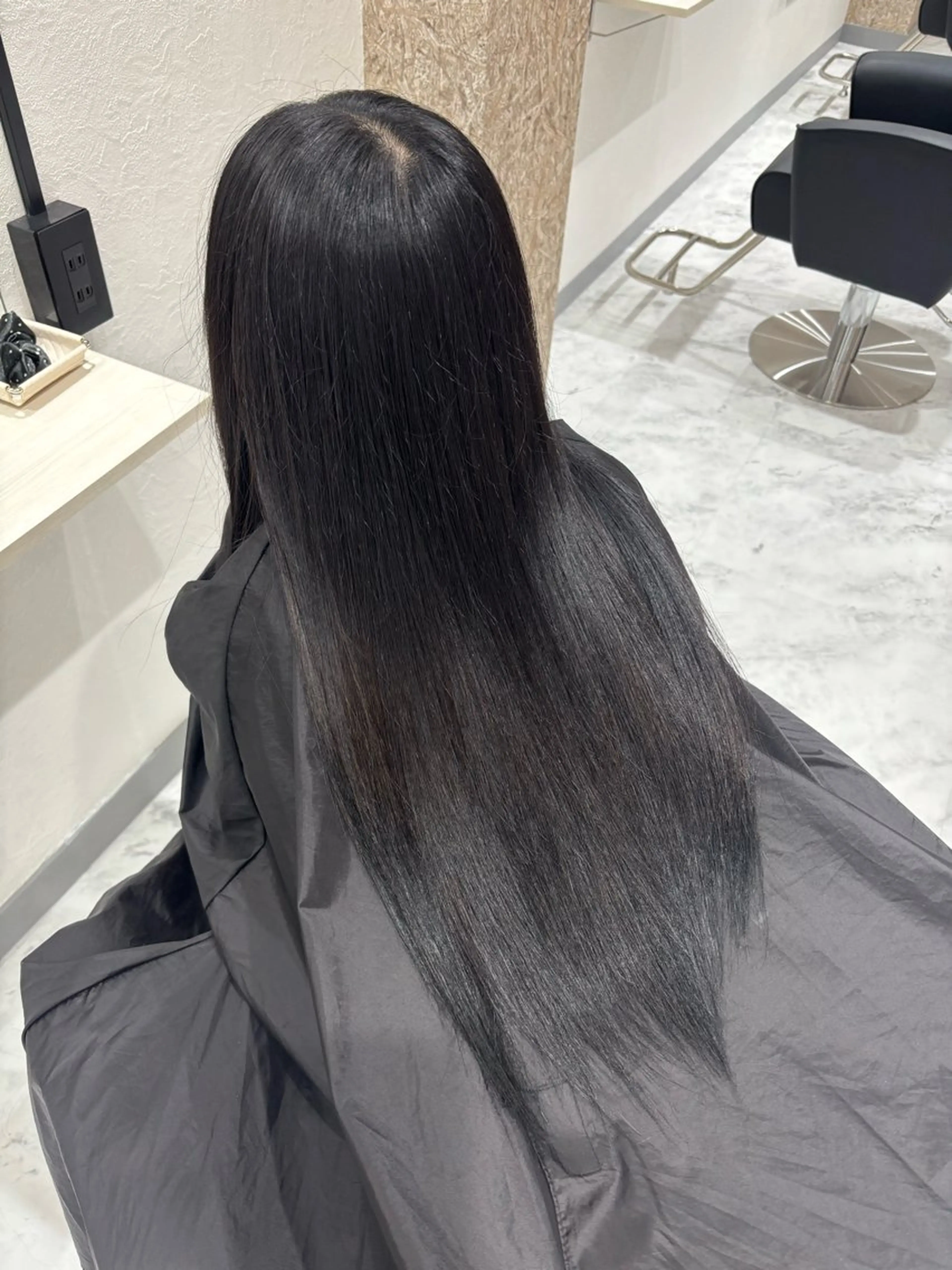 ロング カラー 黒髪 ブリーチ ケアブリーチ ナチュラルブラック SEINA️️/烏丸 ブリーチ/ハイトーンのヘアスタイル