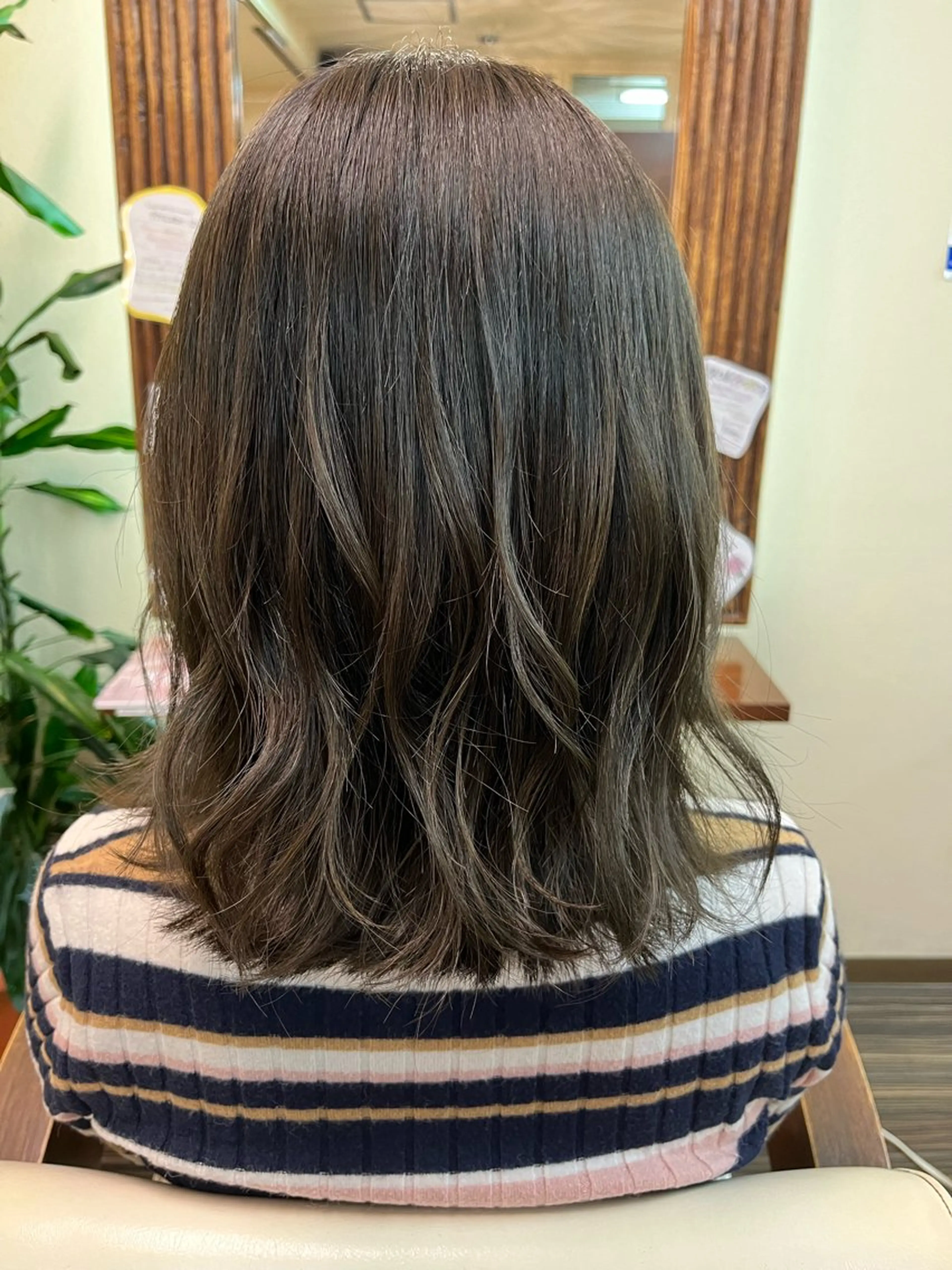 ミディアム 西形 梨瑚のヘアスタイル