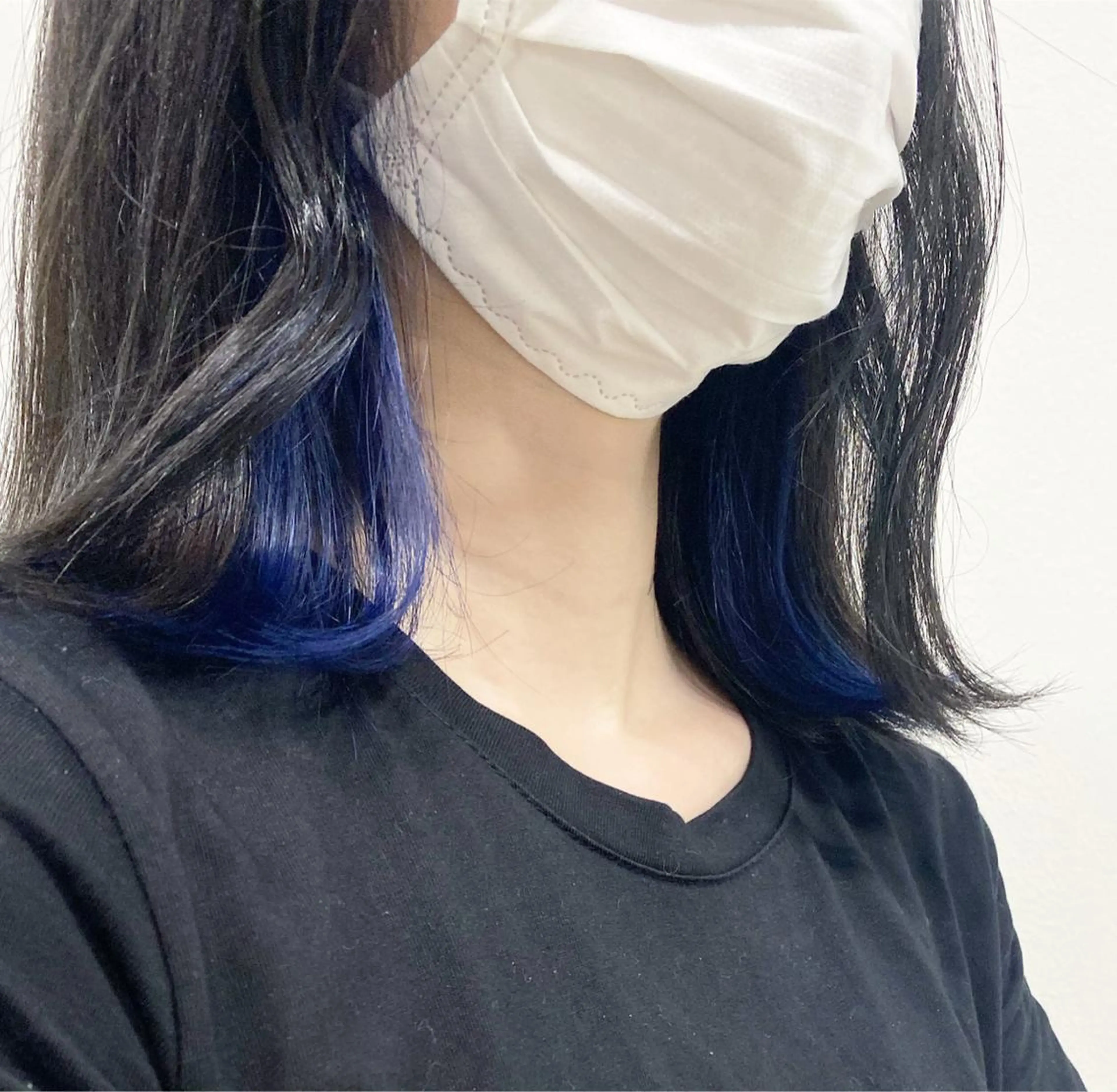 ミディアム 茜璃/ブリーチカラー /レイヤーカットのヘアスタイル